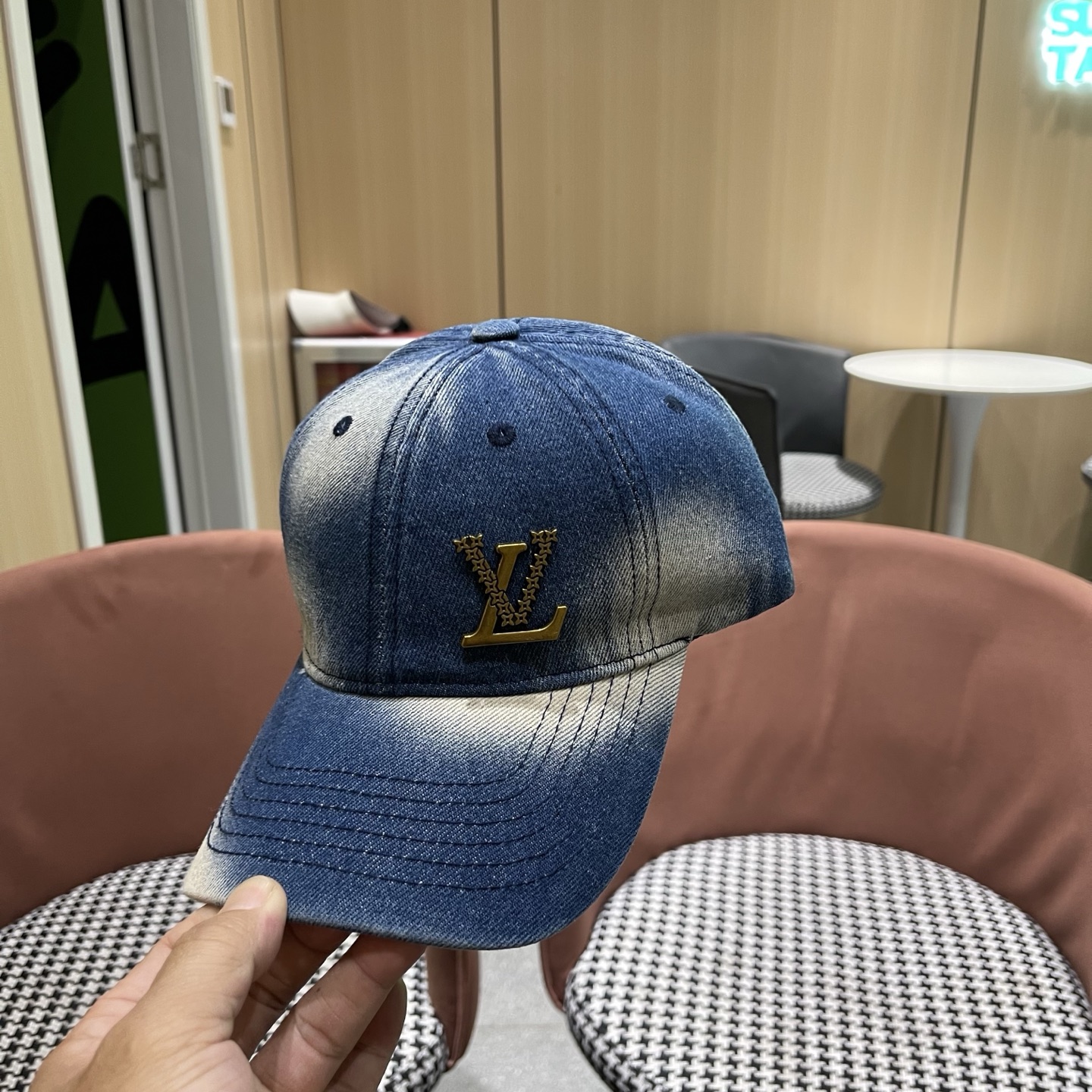 路易威登牛仔洗水棒球帽 LouisVuitton😍新款LV棒球帽，高端大气，百搭款🤗男女通用！跑量！