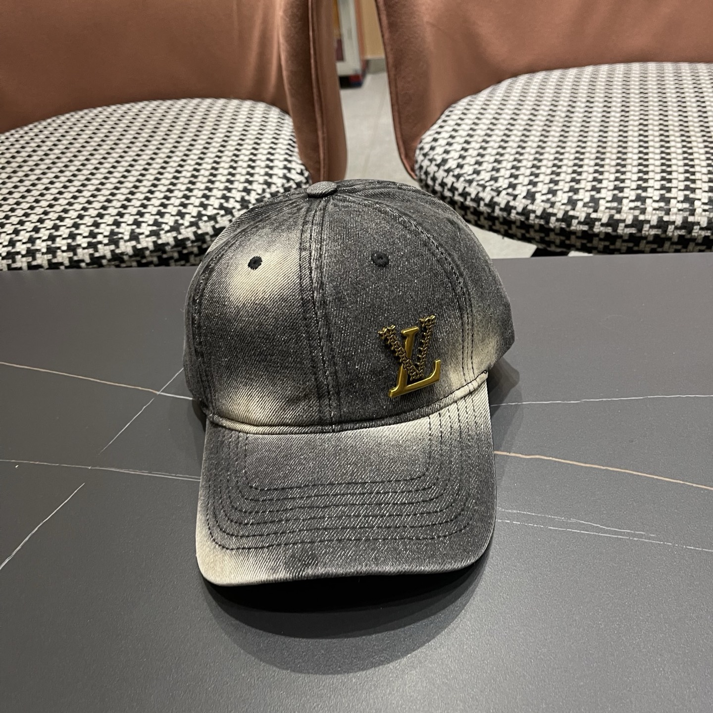 路易威登牛仔洗水棒球帽 LouisVuitton😍新款LV棒球帽，高端大气，百搭款🤗男女通用！跑量！