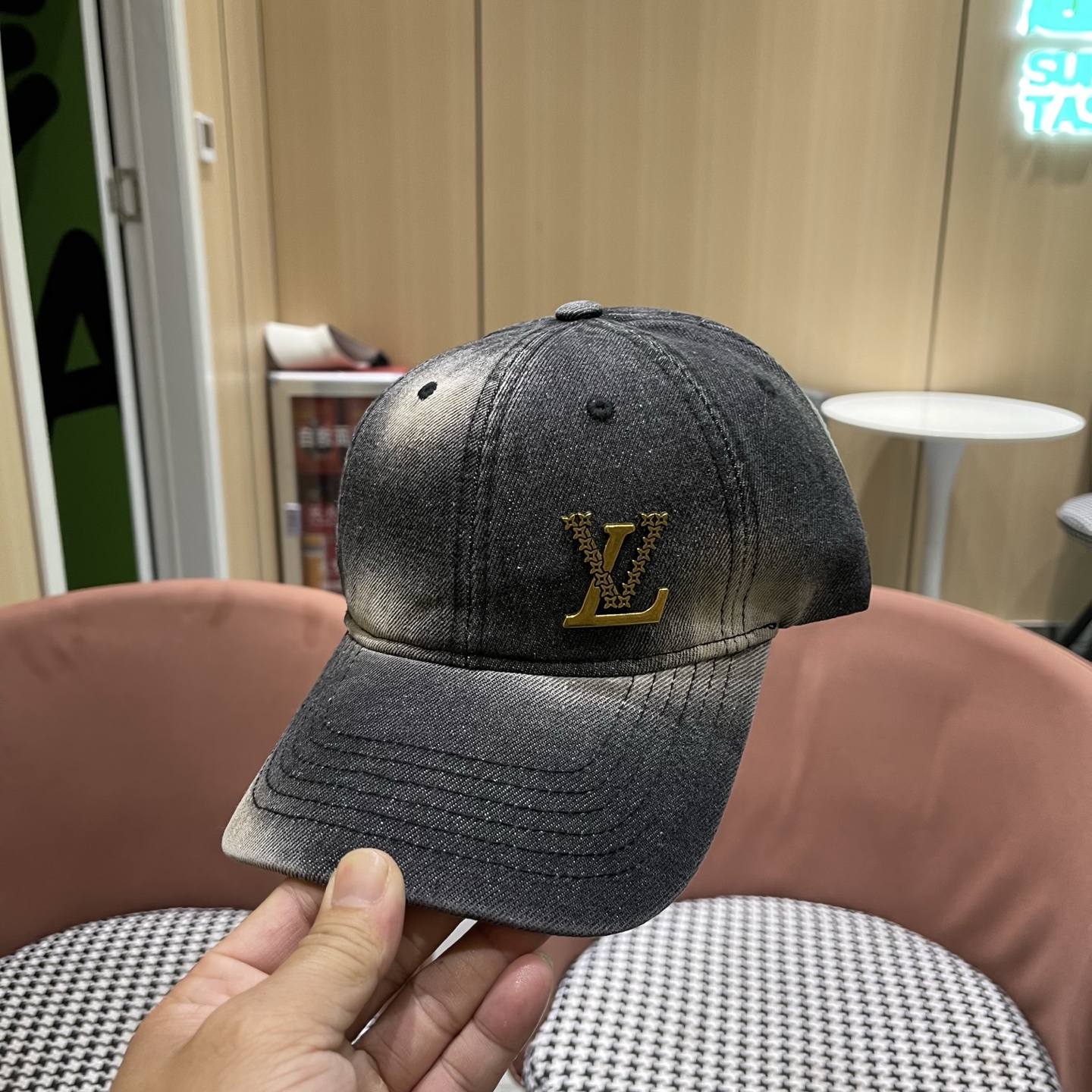 路易威登牛仔洗水棒球帽 LouisVuitton😍新款LV棒球帽，高端大气，百搭款🤗男女通用！跑量！