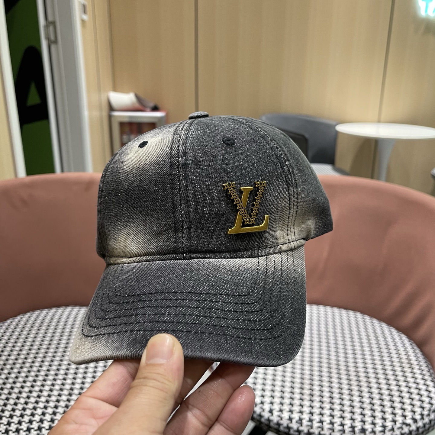 路易威登牛仔洗水棒球帽 LouisVuitton😍新款LV棒球帽，高端大气，百搭款🤗男女通用！跑量！