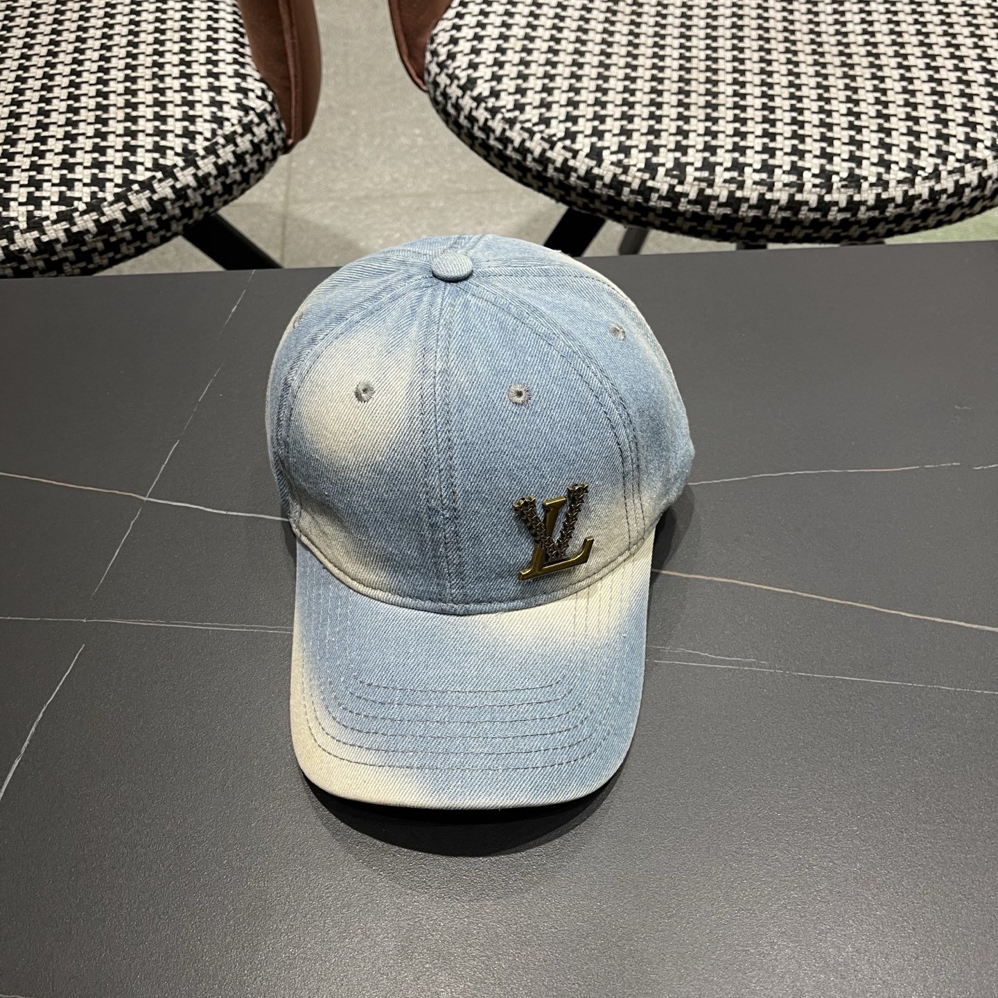 路易威登牛仔洗水棒球帽 LouisVuitton😍新款LV棒球帽，高端大气，百搭款🤗男女通用！跑量！