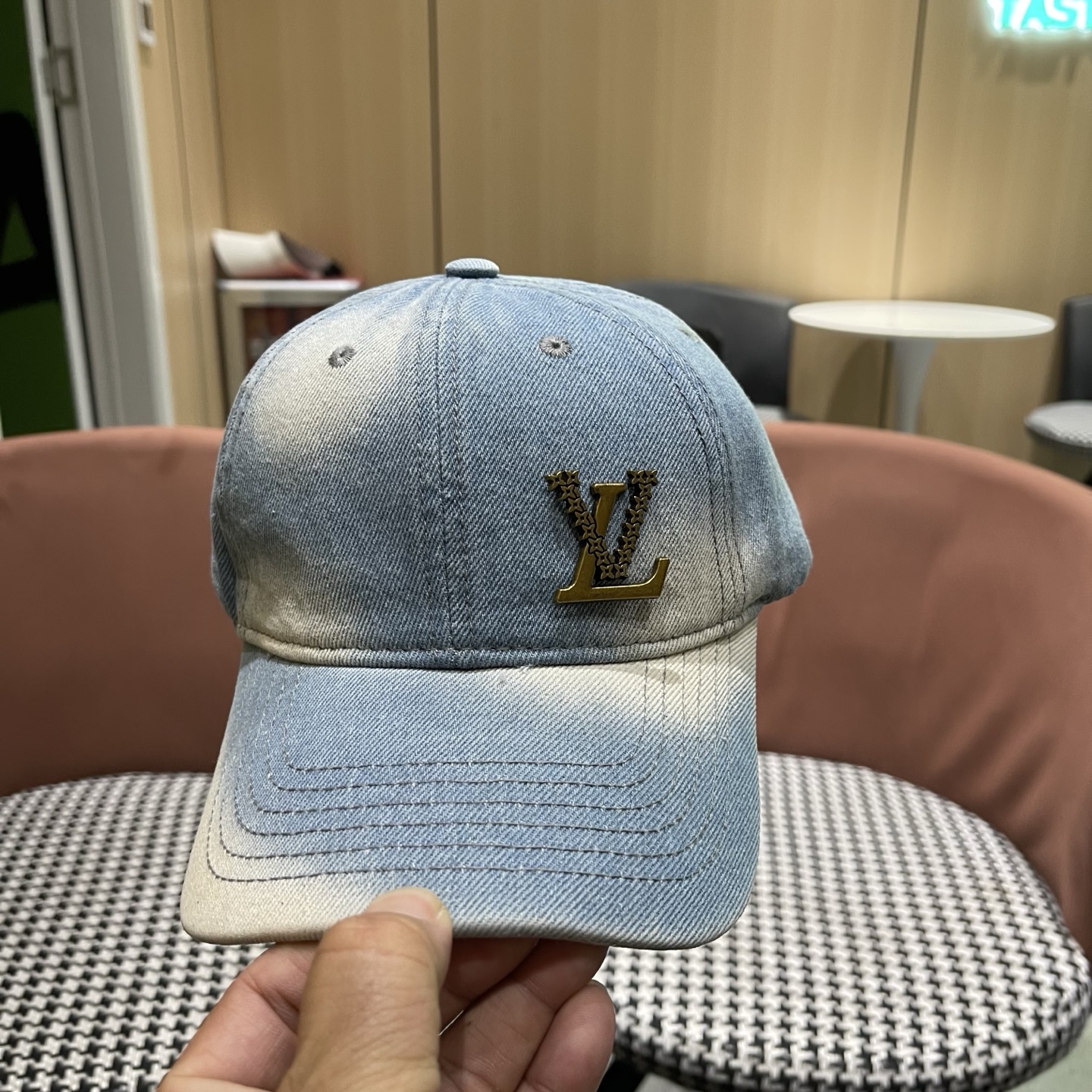 路易威登牛仔洗水棒球帽 LouisVuitton😍新款LV棒球帽，高端大气，百搭款🤗男女通用！跑量！