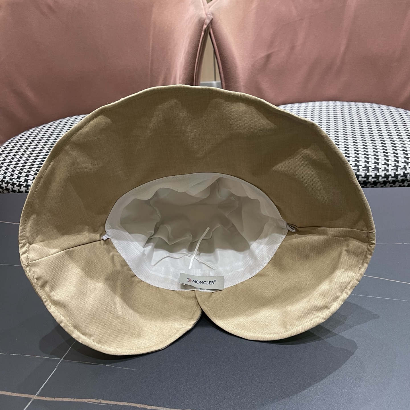 MONCLER（蒙口）春夏百搭可折叠大檐防晒帽女透气遮阳帽户外出游休闲渔夫帽显脸小