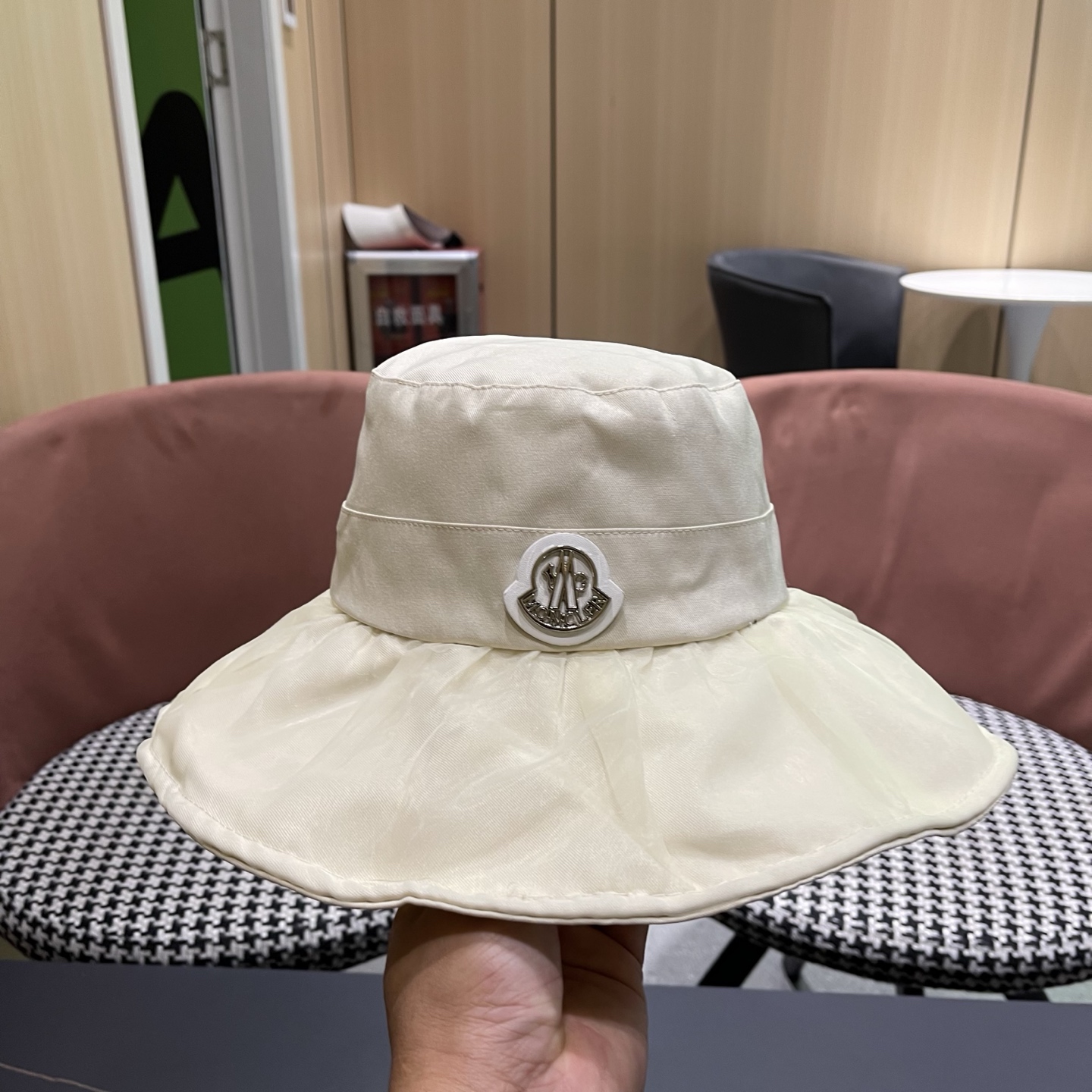 MONCLER（蒙口）春夏百搭可折叠大檐防晒帽女透气遮阳帽户外出游休闲渔夫帽显脸小