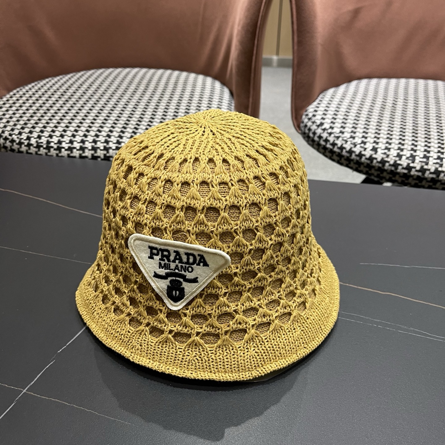 普拉达PRADA 夏季时尚针织盆帽双面防晒遮阳渔夫帽女时尚百搭素颜显脸小水桶帽