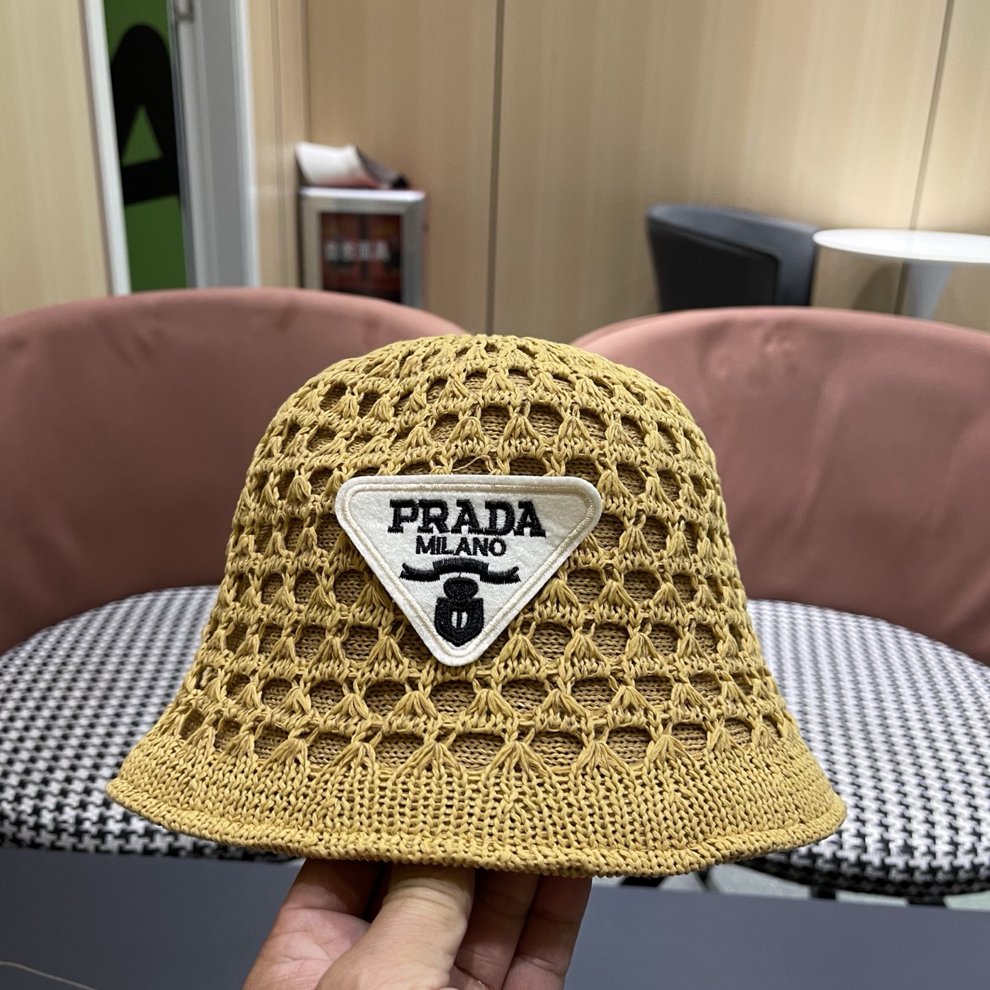 普拉达PRADA 夏季时尚针织盆帽双面防晒遮阳渔夫帽女时尚百搭素颜显脸小水桶帽