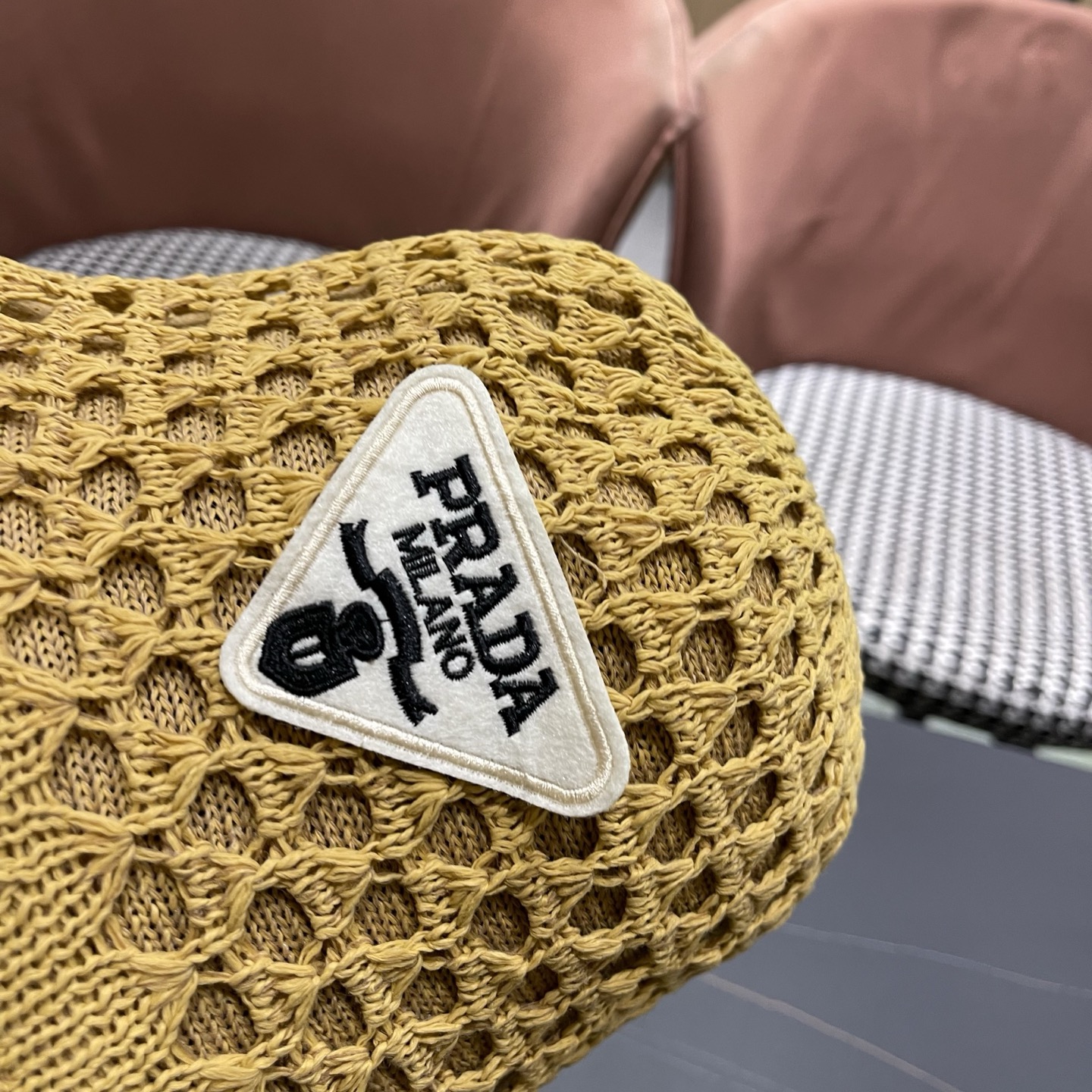 普拉达PRADA 夏季时尚针织盆帽双面防晒遮阳渔夫帽女时尚百搭素颜显脸小水桶帽