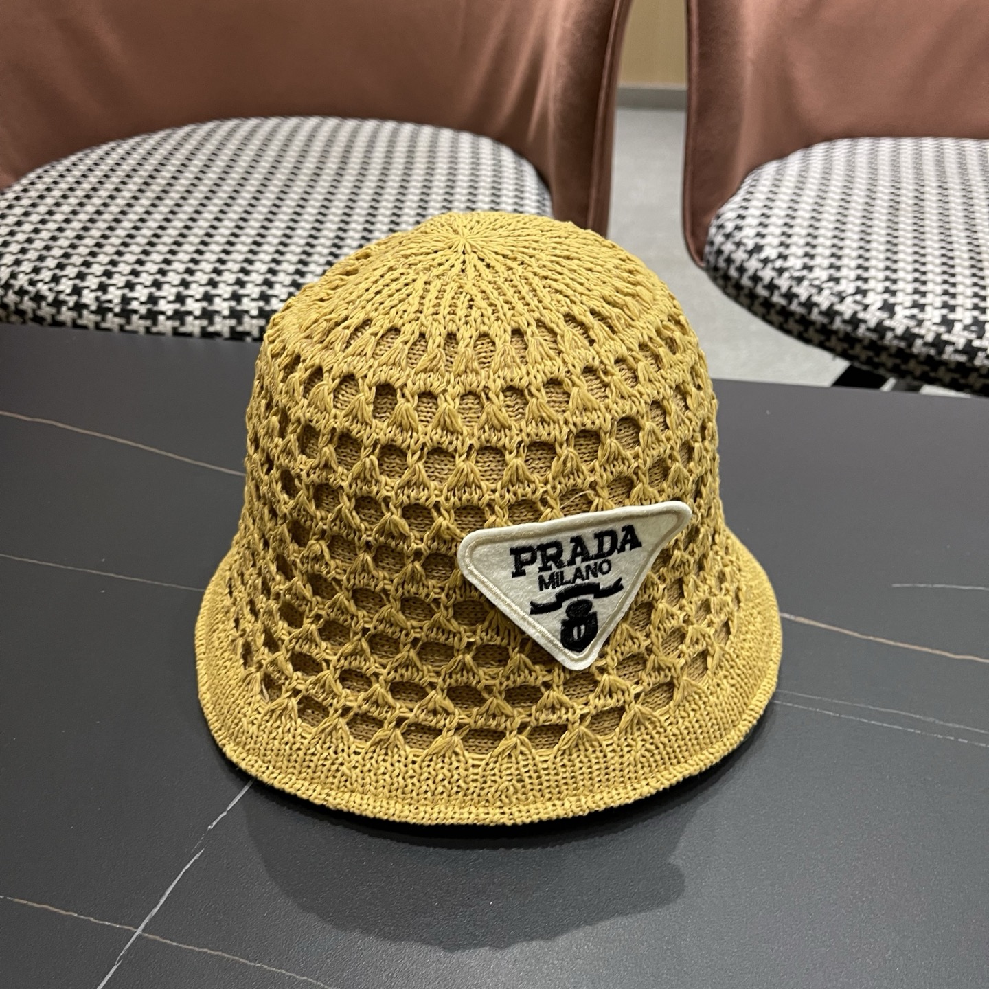 普拉达PRADA 夏季时尚针织盆帽双面防晒遮阳渔夫帽女时尚百搭素颜显脸小水桶帽