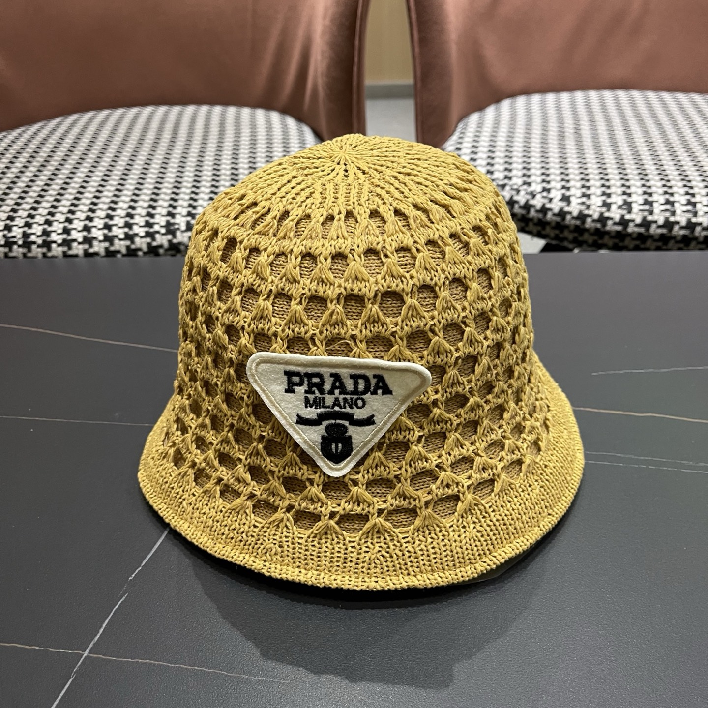 普拉达PRADA 夏季时尚针织盆帽双面防晒遮阳渔夫帽女时尚百搭素颜显脸小水桶帽