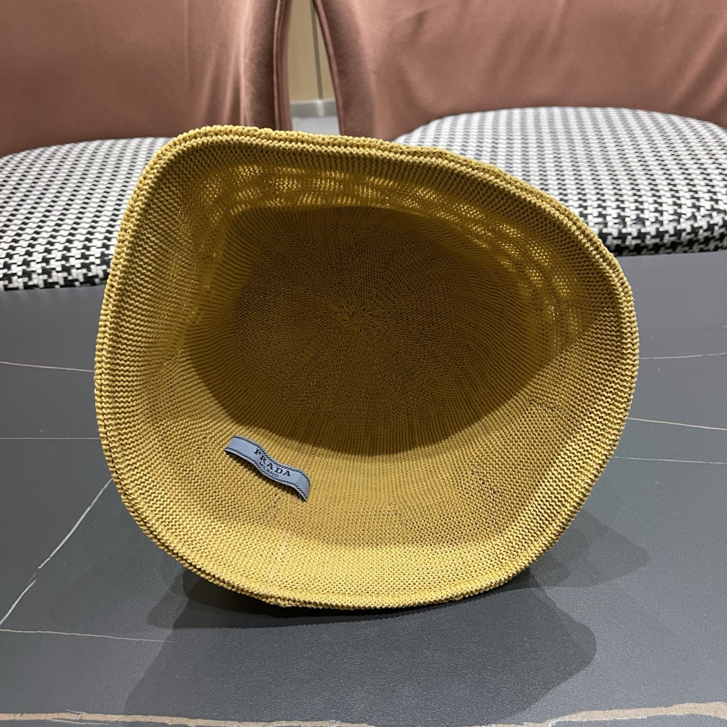 普拉达PRADA 夏季时尚针织盆帽双面防晒遮阳渔夫帽女时尚百搭素颜显脸小水桶帽