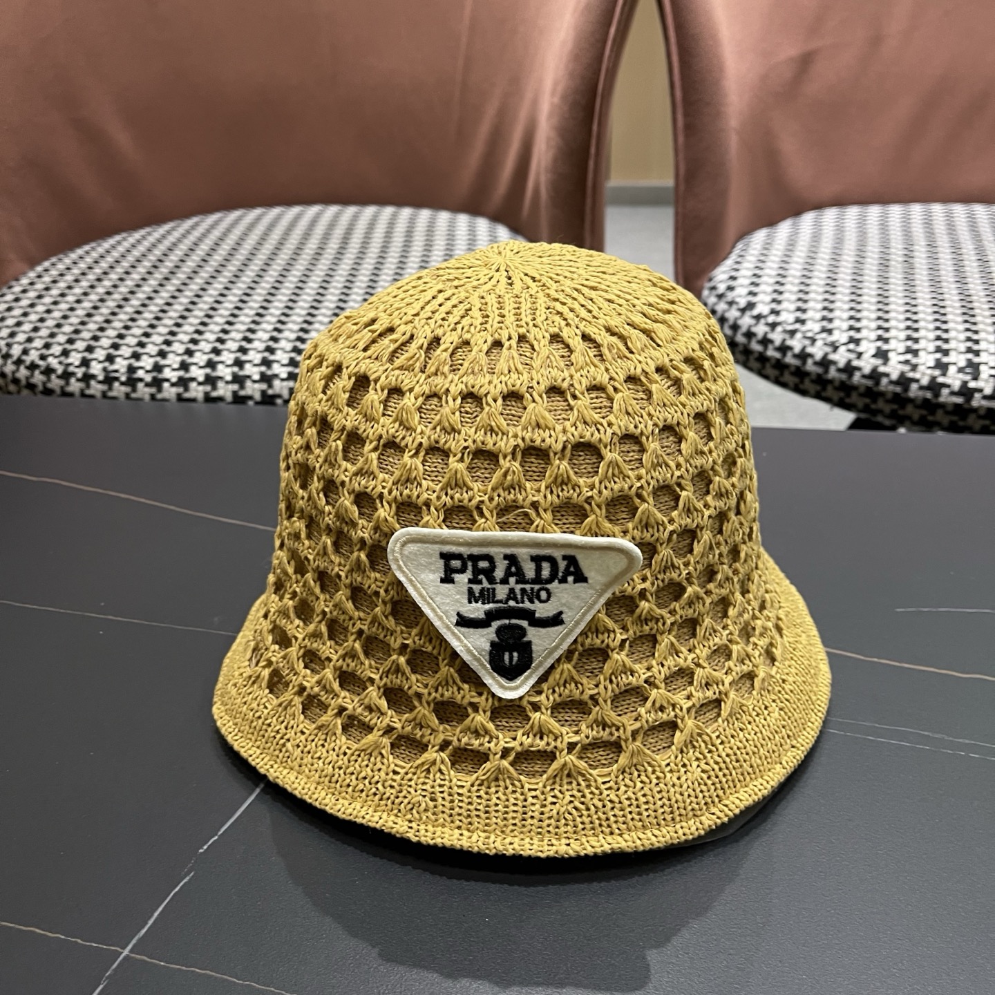 普拉达PRADA 夏季时尚针织盆帽双面防晒遮阳渔夫帽女时尚百搭素颜显脸小水桶帽