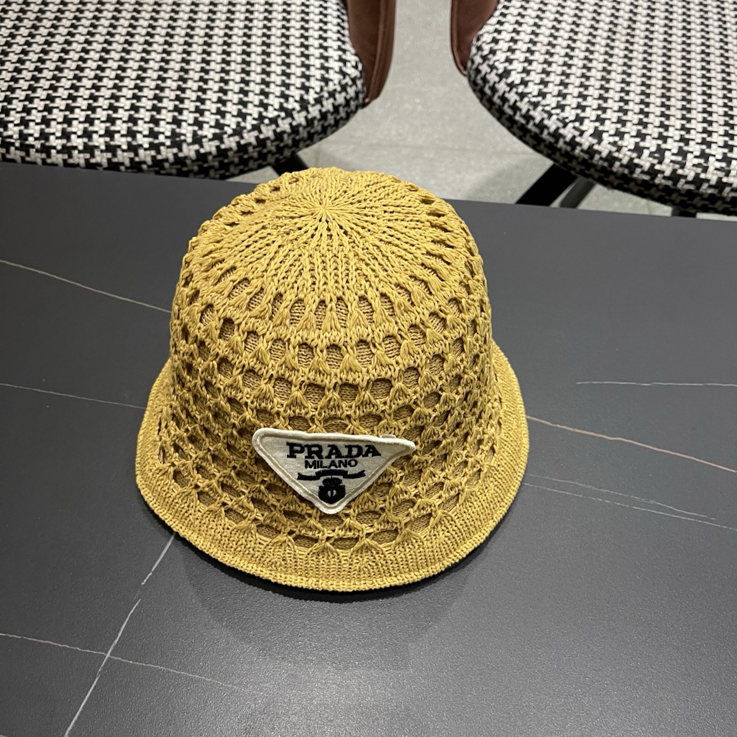 普拉达PRADA 夏季时尚针织盆帽双面防晒遮阳渔夫帽女时尚百搭素颜显脸小水桶帽