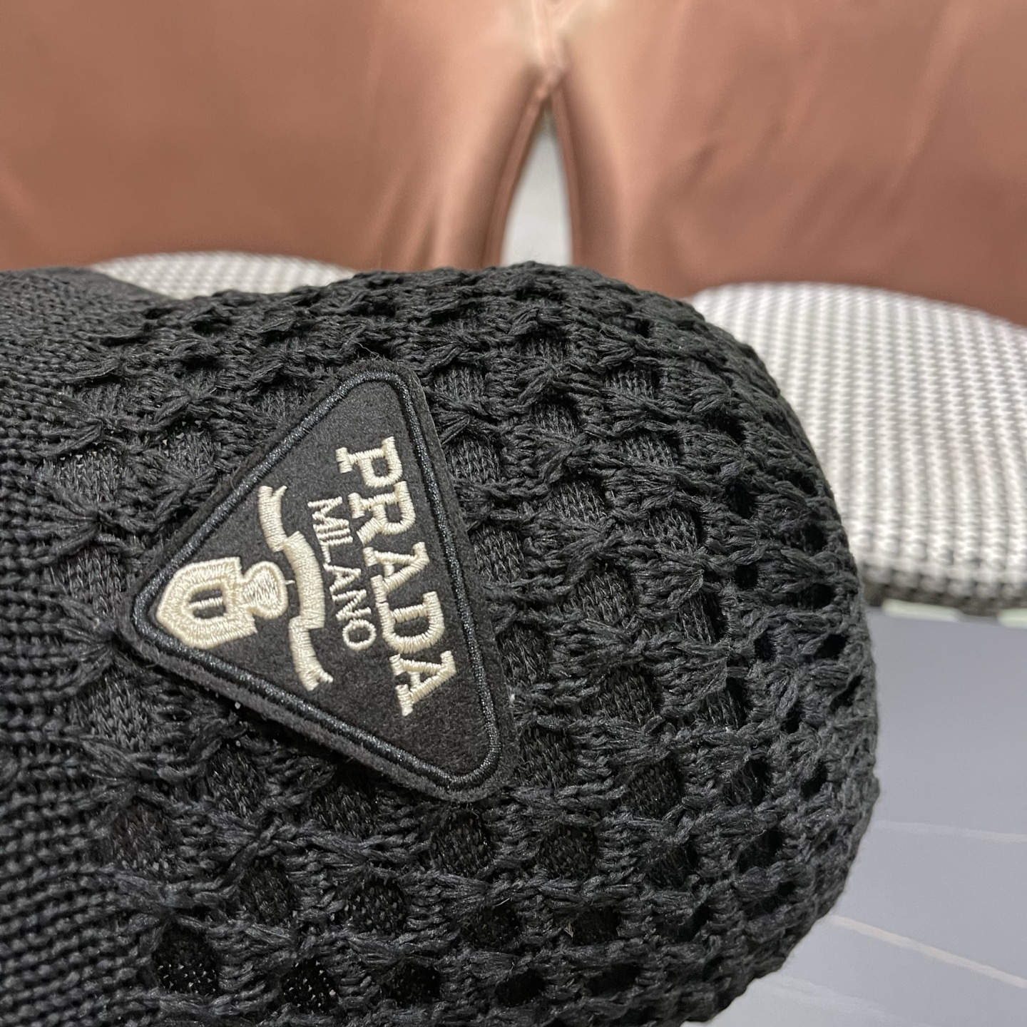 普拉达PRADA 夏季时尚针织盆帽双面防晒遮阳渔夫帽女时尚百搭素颜显脸小水桶帽