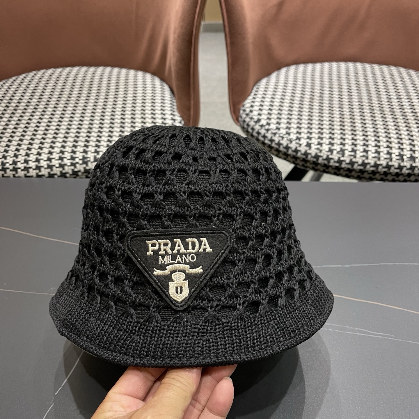 普拉达PRADA 夏季时尚针织盆帽双面防晒遮阳渔夫帽女时尚百搭素颜显脸小水桶帽