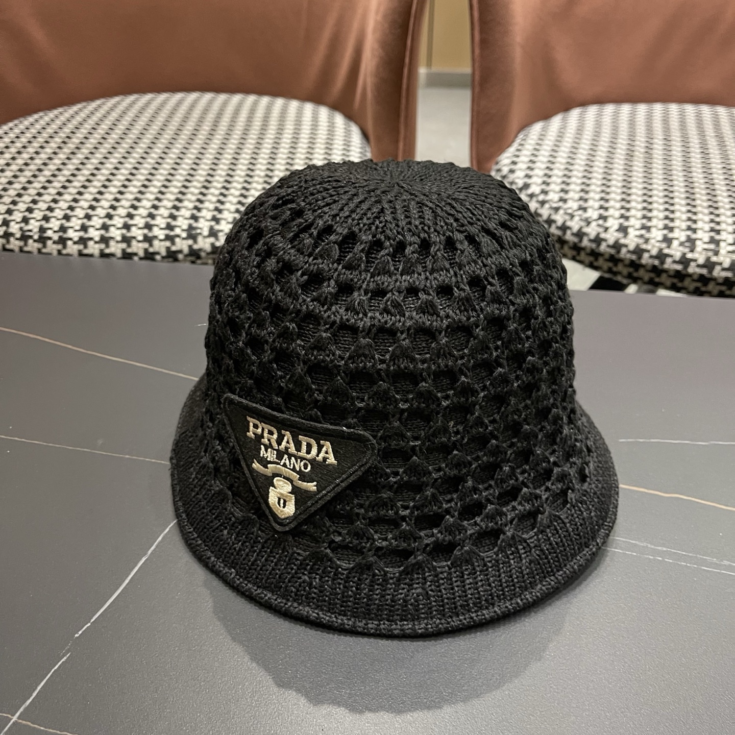 普拉达PRADA 夏季时尚针织盆帽双面防晒遮阳渔夫帽女时尚百搭素颜显脸小水桶帽
