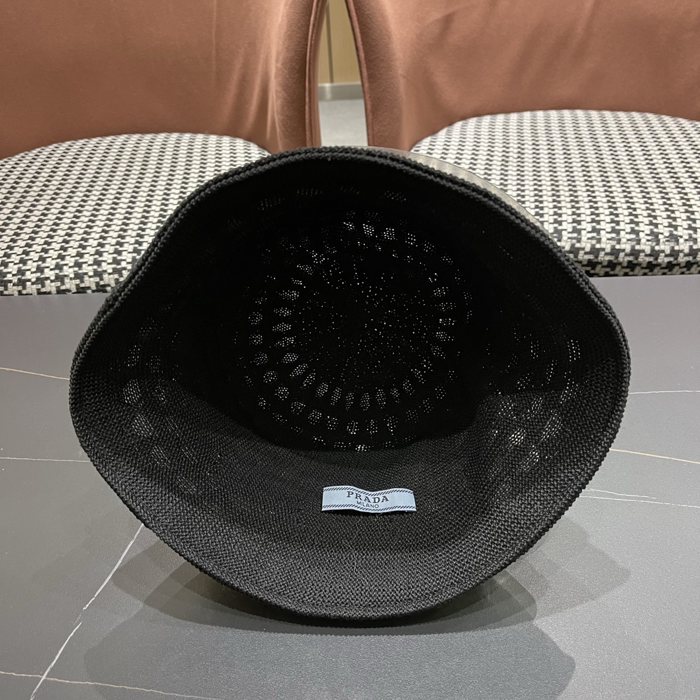 普拉达PRADA 夏季时尚针织盆帽双面防晒遮阳渔夫帽女时尚百搭素颜显脸小水桶帽