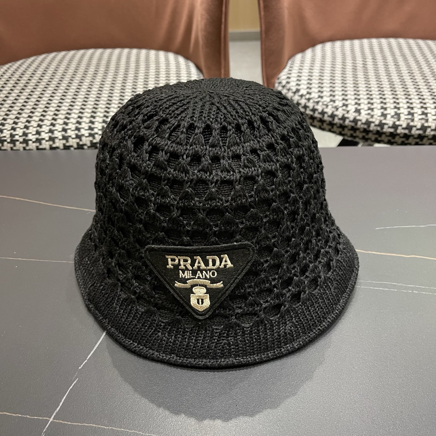 普拉达PRADA 夏季时尚针织盆帽双面防晒遮阳渔夫帽女时尚百搭素颜显脸小水桶帽