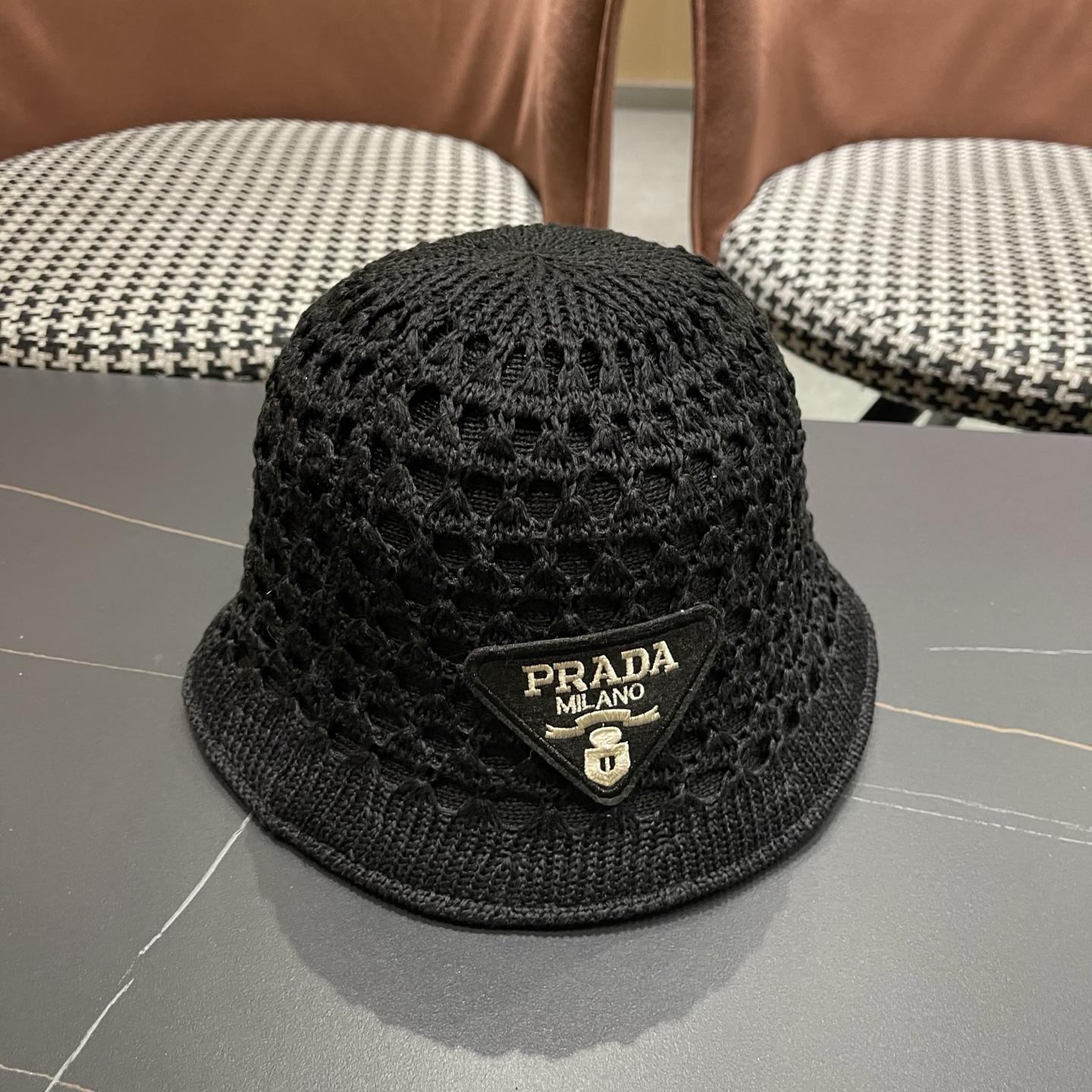 普拉达PRADA 夏季时尚针织盆帽双面防晒遮阳渔夫帽女时尚百搭素颜显脸小水桶帽