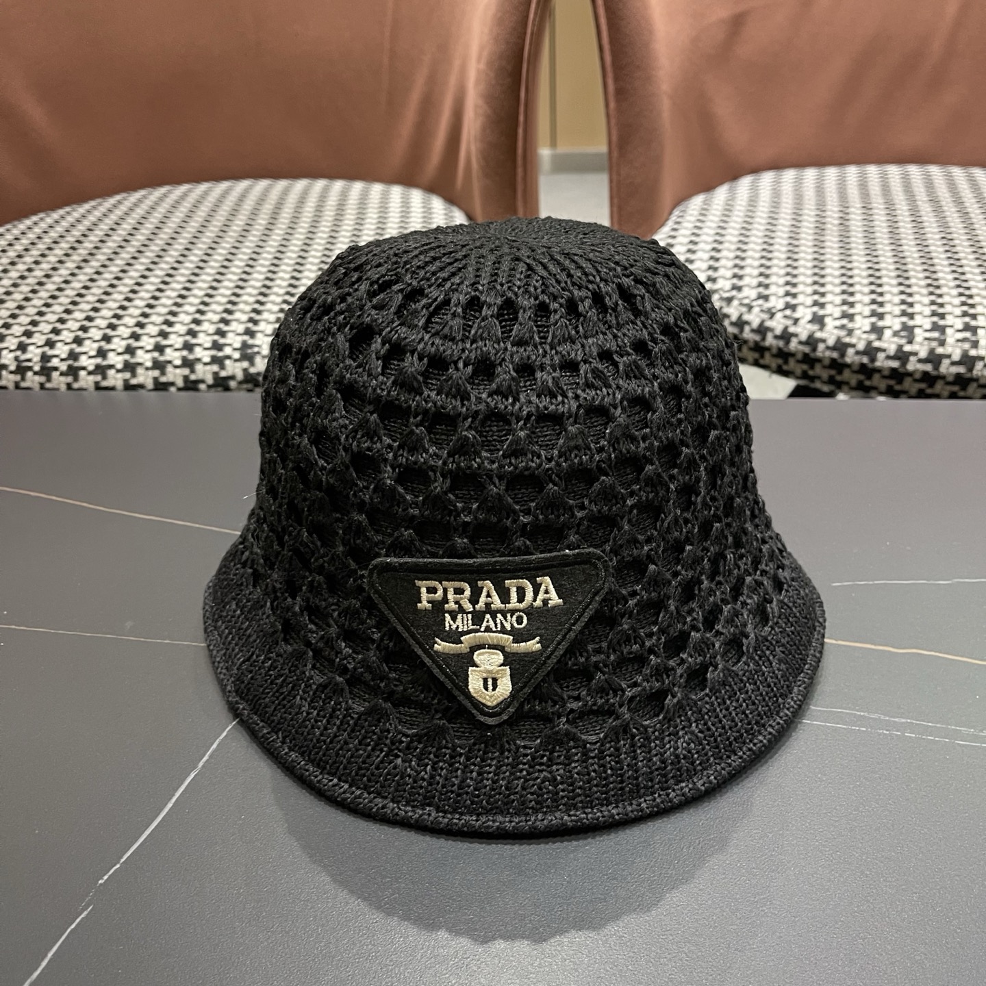 普拉达PRADA 夏季时尚针织盆帽双面防晒遮阳渔夫帽女时尚百搭素颜显脸小水桶帽