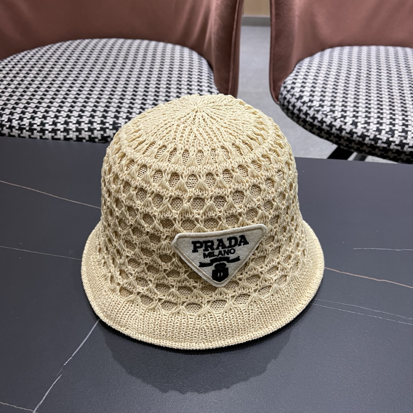 普拉达PRADA 夏季时尚针织盆帽双面防晒遮阳渔夫帽女时尚百搭素颜显脸小水桶帽