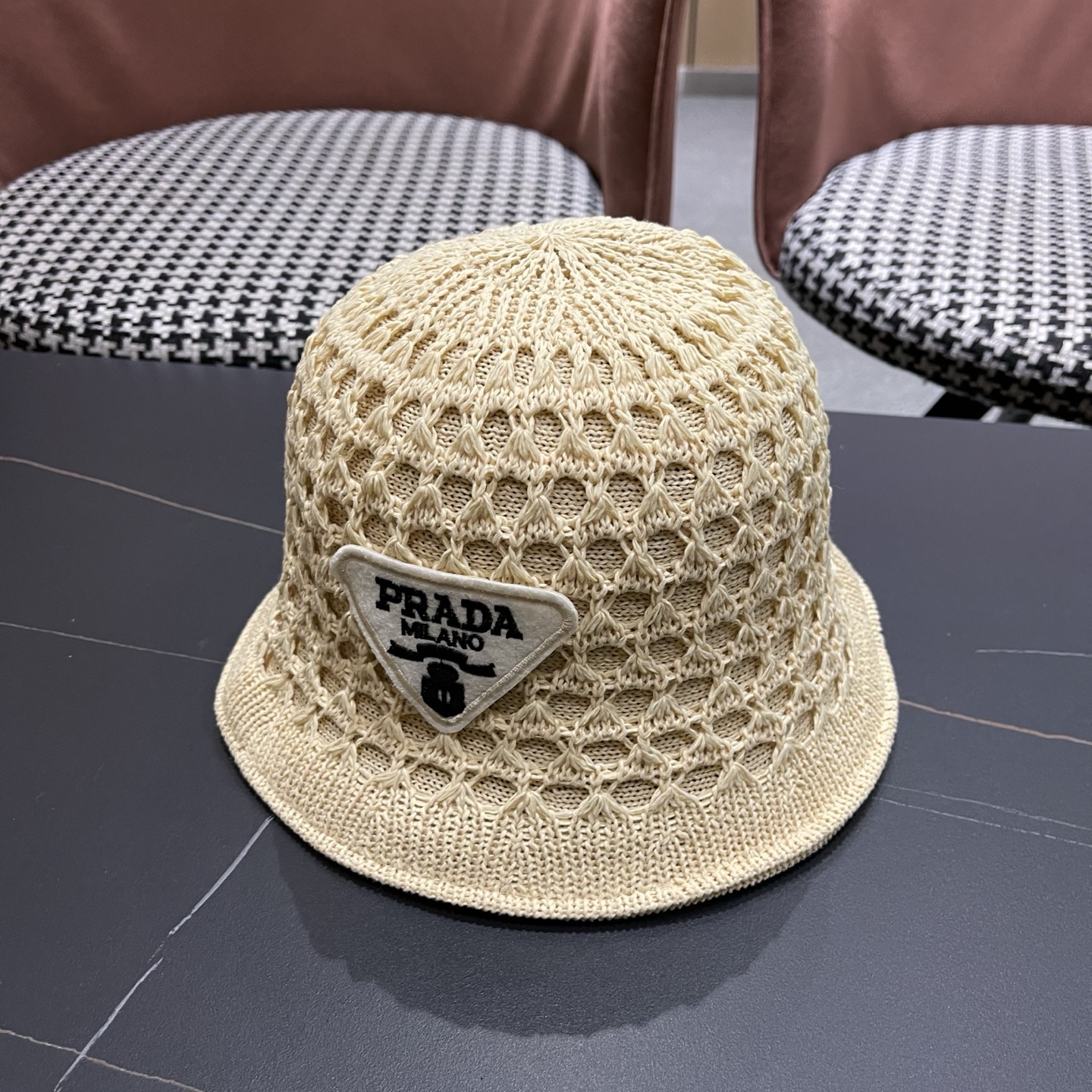 普拉达PRADA 夏季时尚针织盆帽双面防晒遮阳渔夫帽女时尚百搭素颜显脸小水桶帽