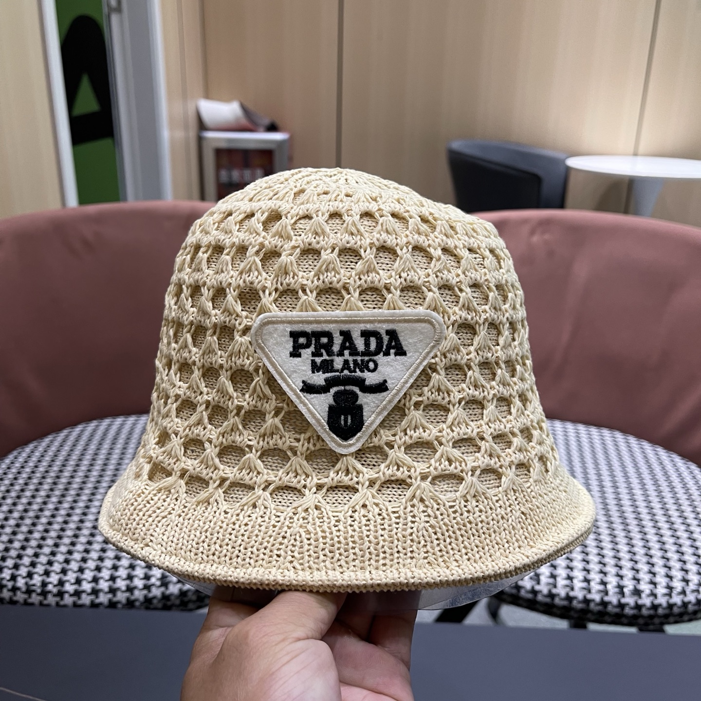 普拉达PRADA 夏季时尚针织盆帽双面防晒遮阳渔夫帽女时尚百搭素颜显脸小水桶帽