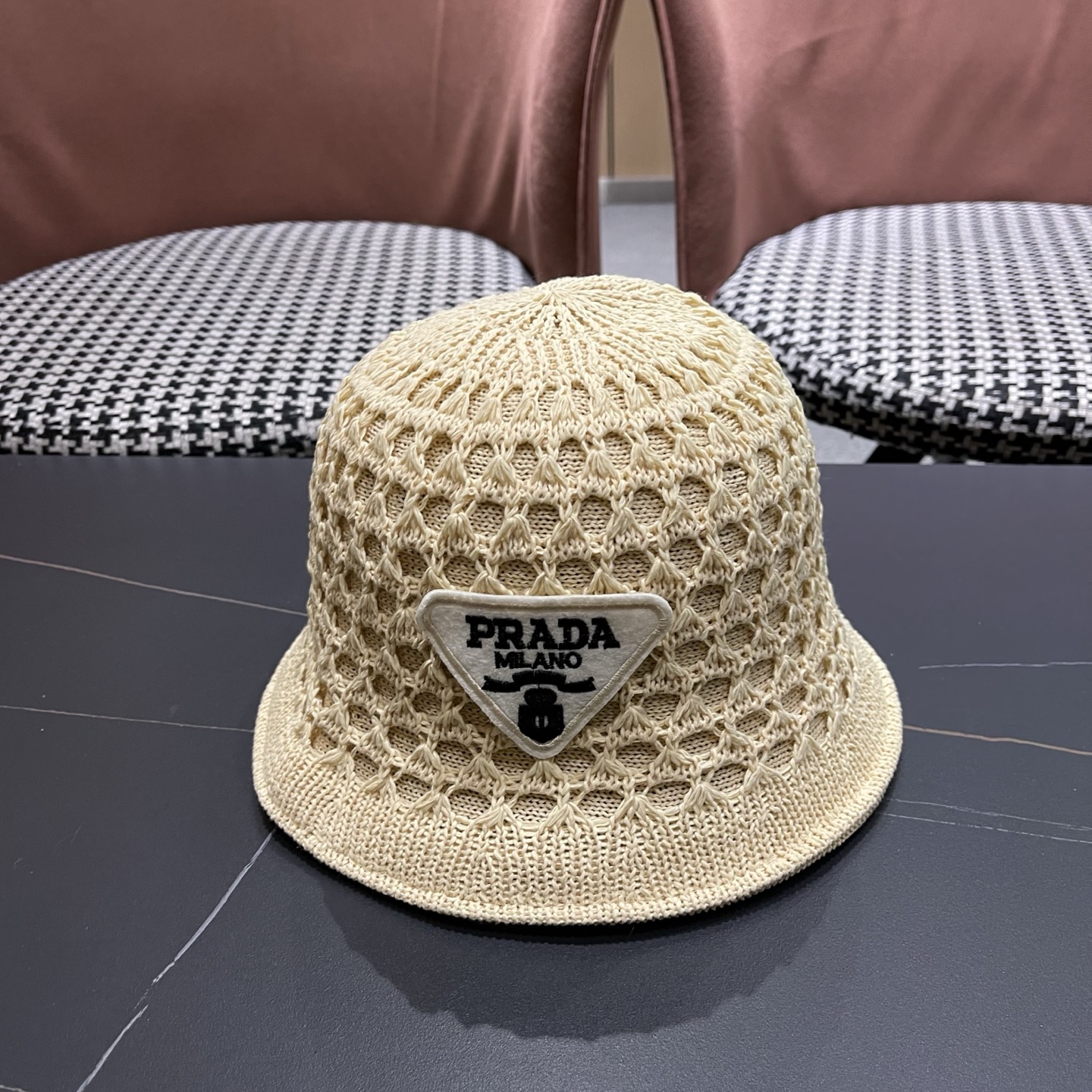 普拉达PRADA 夏季时尚针织盆帽双面防晒遮阳渔夫帽女时尚百搭素颜显脸小水桶帽
