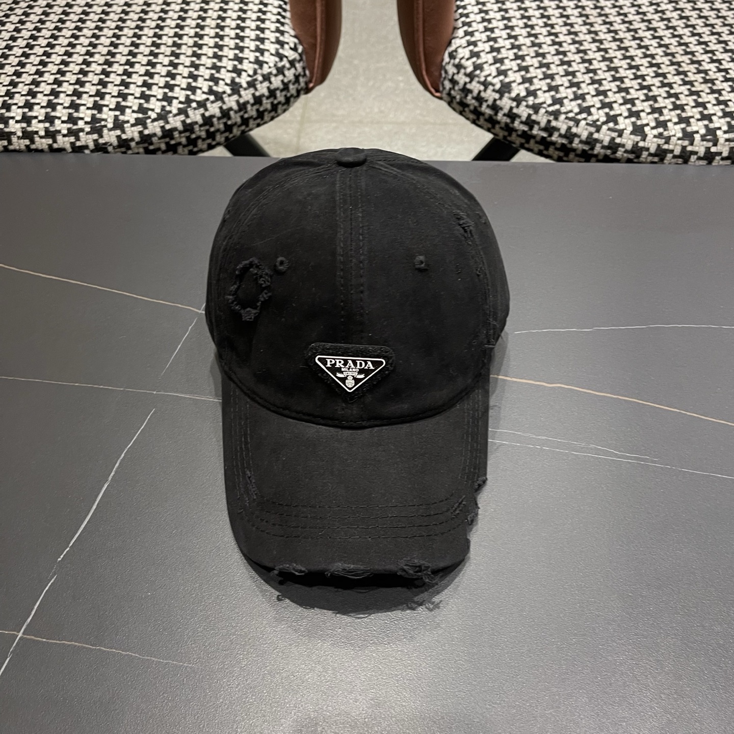 普拉达 PRADA 新品经典棒球帽 代购版本！时尚潮流，高端做工！非一般的品质，细节看实拍哦