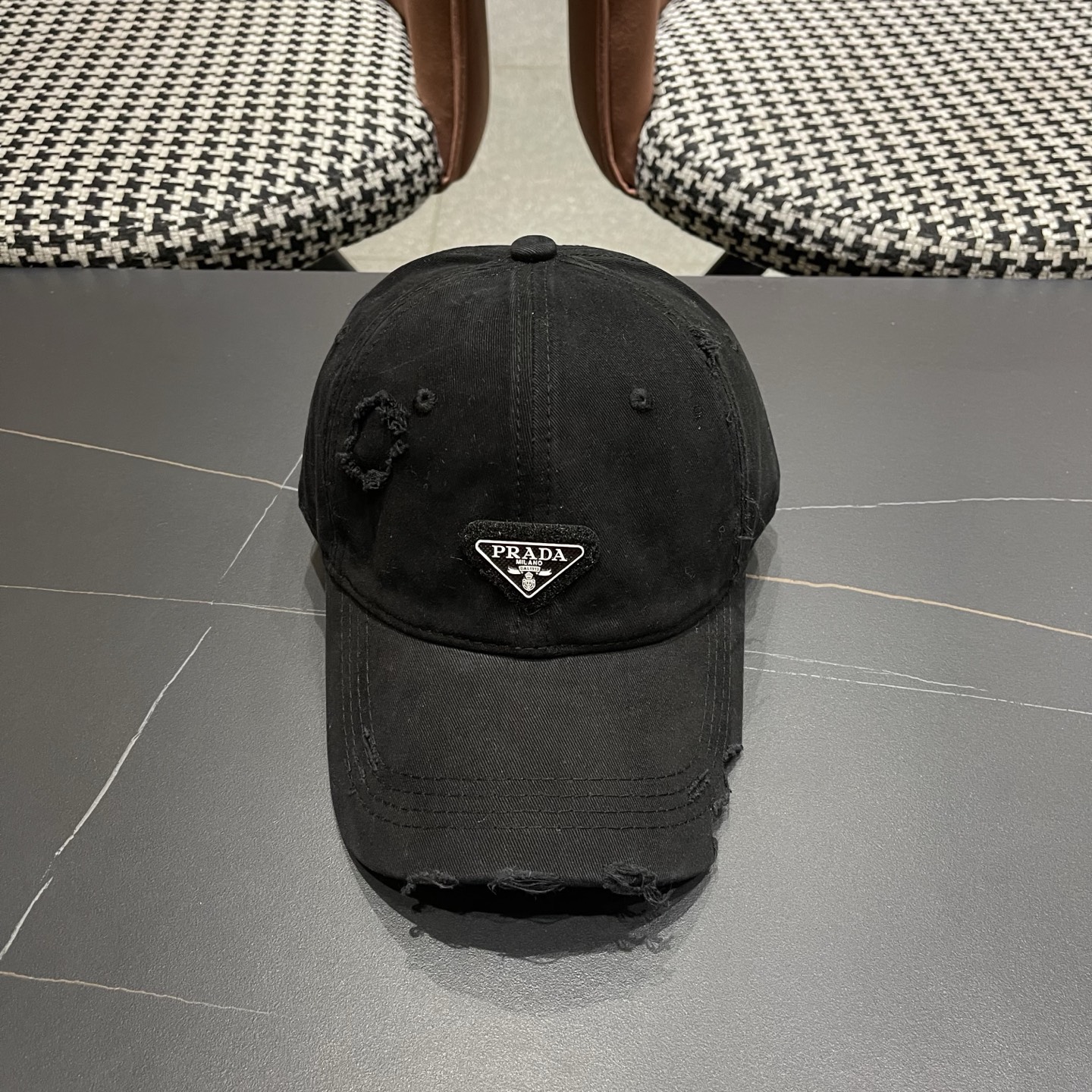 普拉达 PRADA 新品经典棒球帽 代购版本！时尚潮流，高端做工！非一般的品质，细节看实拍哦