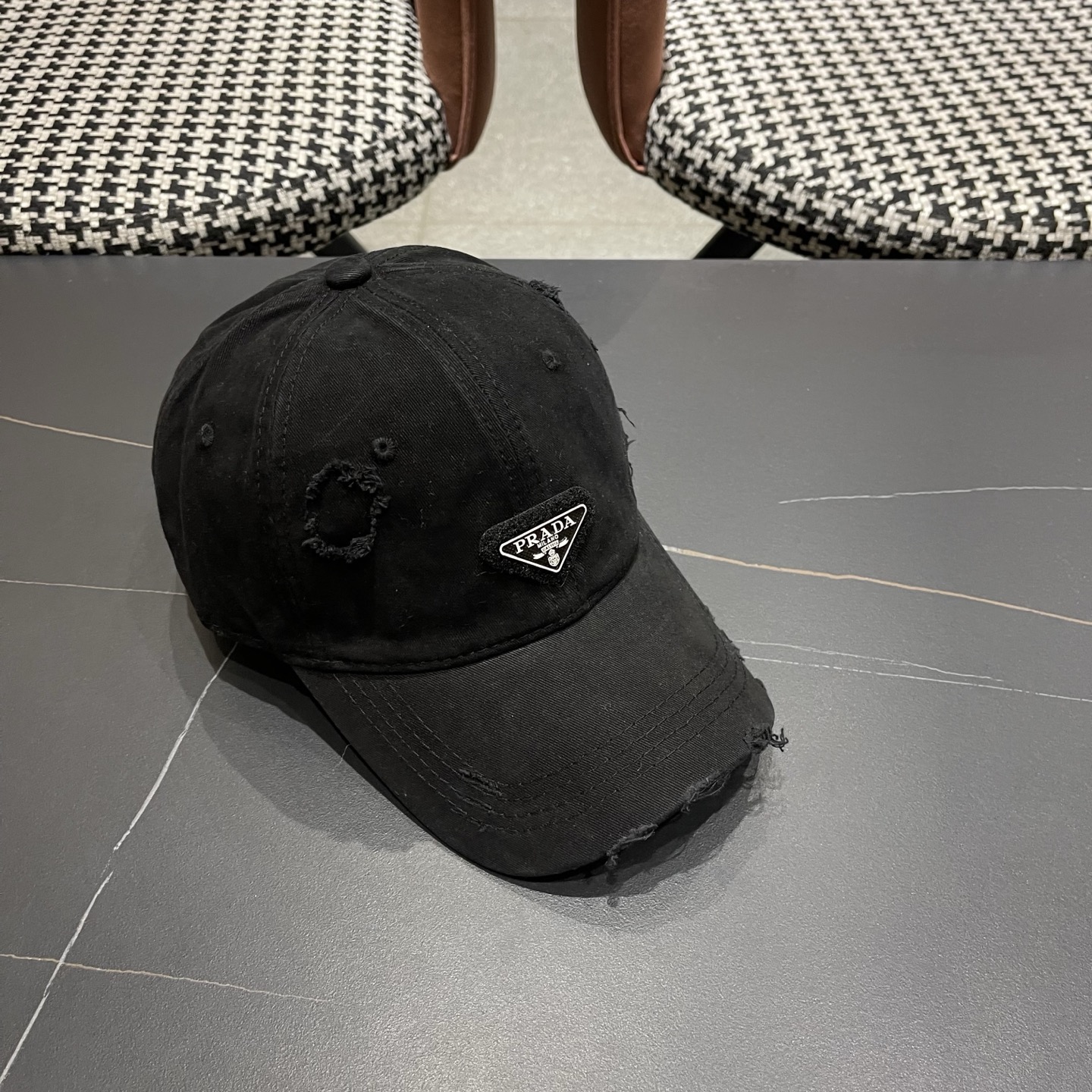 普拉达 PRADA 新品经典棒球帽 代购版本！时尚潮流，高端做工！非一般的品质，细节看实拍哦