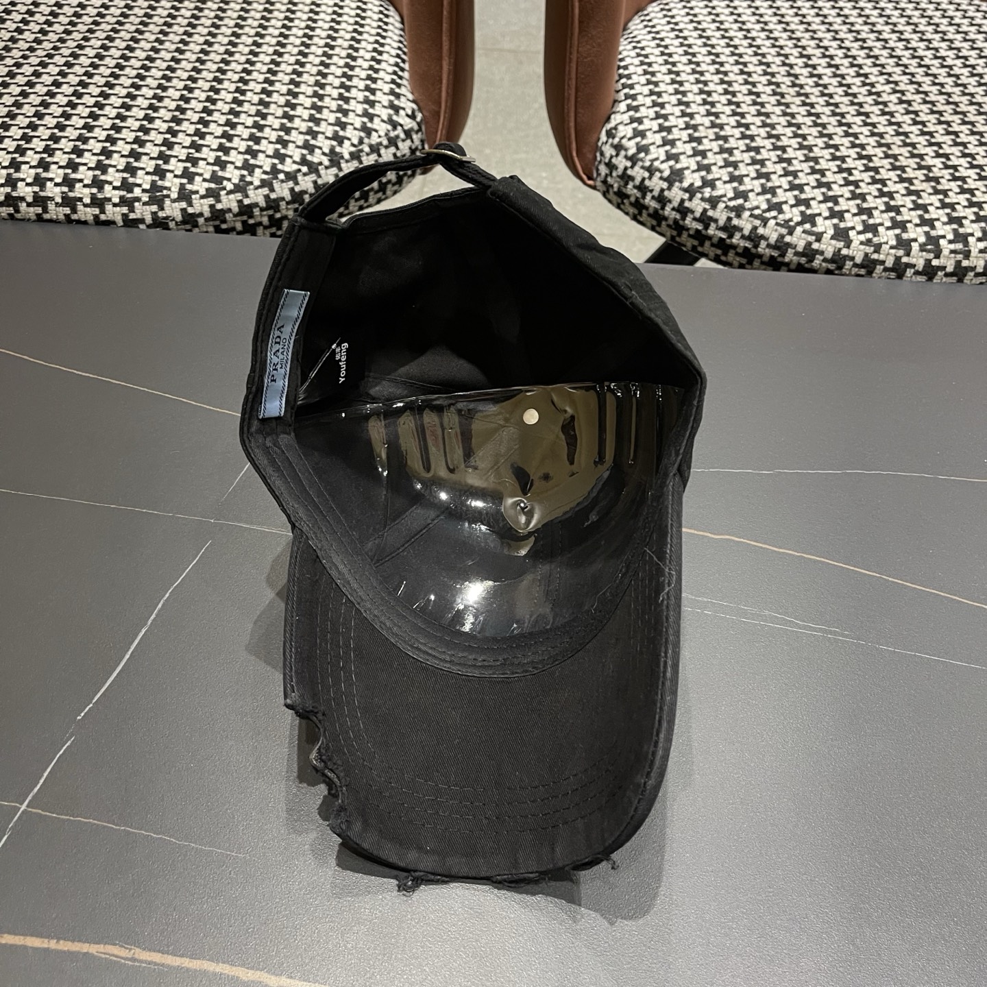 普拉达 PRADA 新品经典棒球帽 代购版本！时尚潮流，高端做工！非一般的品质，细节看实拍哦