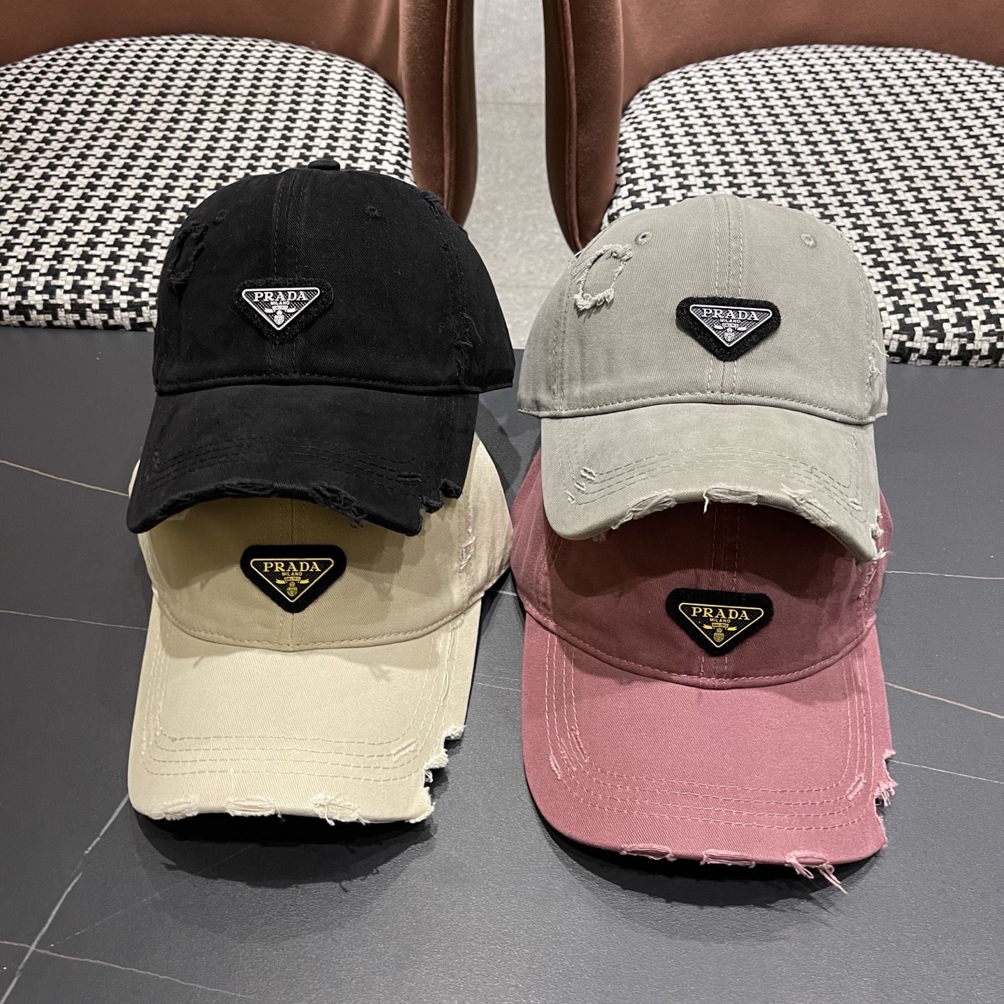 普拉达 PRADA 新品经典棒球帽 代购版本！时尚潮流，高端做工！非一般的品质，细节看实拍哦