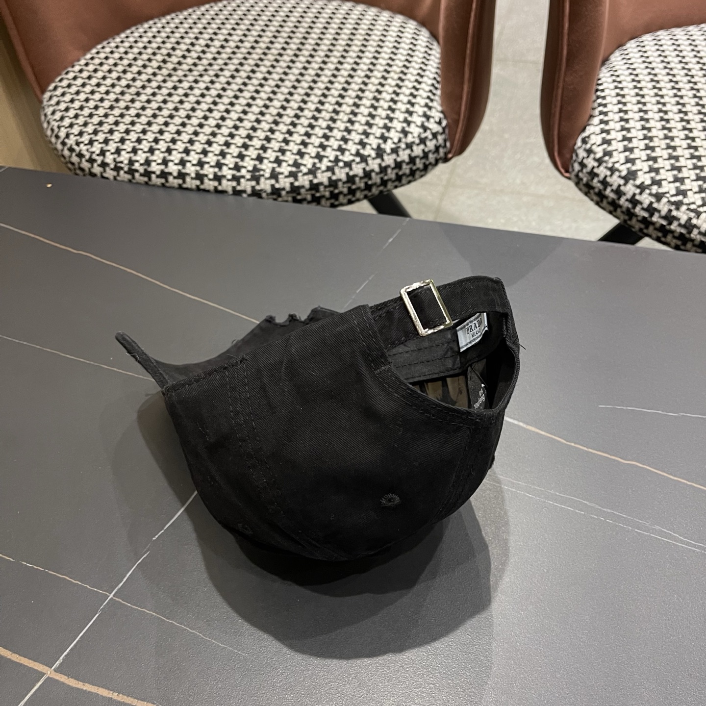 普拉达 PRADA 新品经典棒球帽 代购版本！时尚潮流，高端做工！非一般的品质，细节看实拍哦