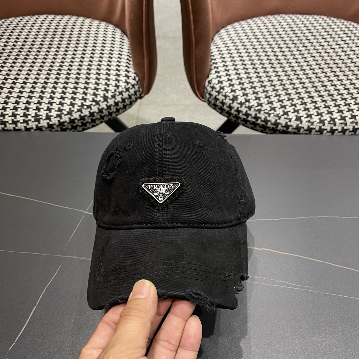 普拉达 PRADA 新品经典棒球帽 代购版本！时尚潮流，高端做工！非一般的品质，细节看实拍哦