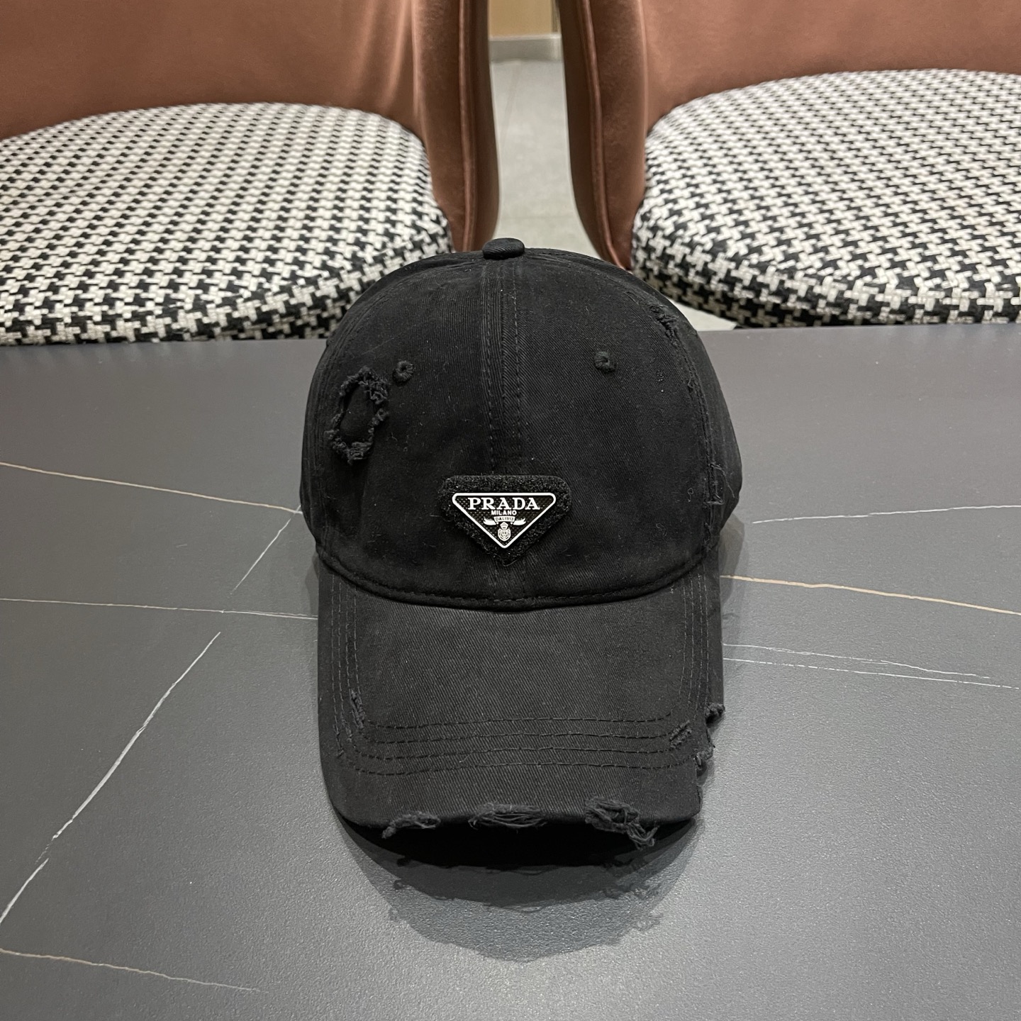 普拉达 PRADA 新品经典棒球帽 代购版本！时尚潮流，高端做工！非一般的品质，细节看实拍哦