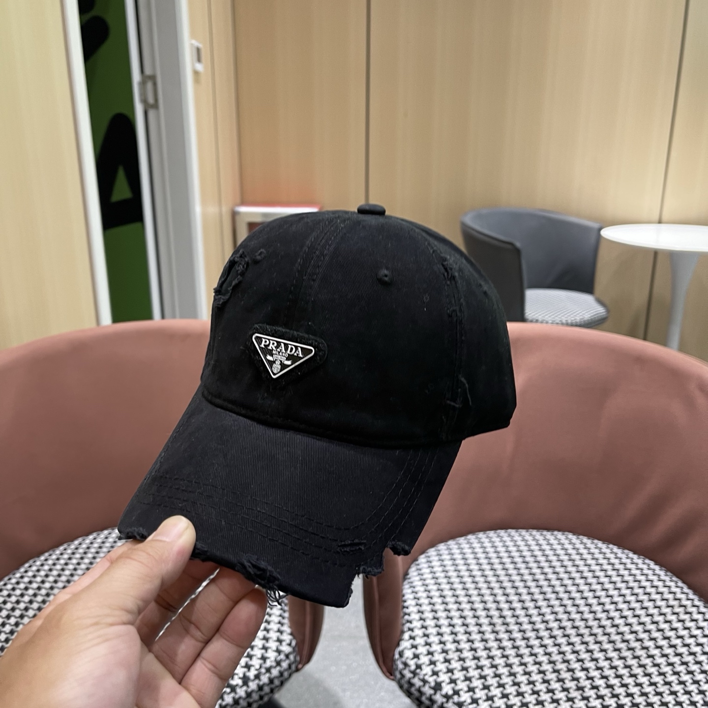 普拉达 PRADA 新品经典棒球帽 代购版本！时尚潮流，高端做工！非一般的品质，细节看实拍哦