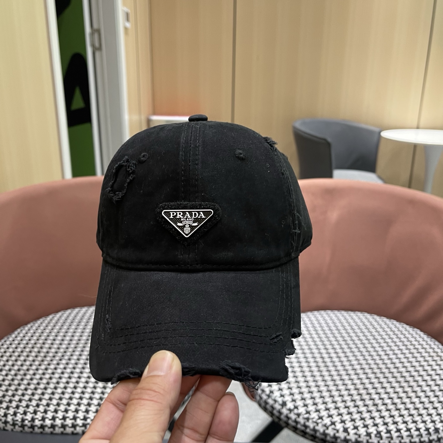 普拉达 PRADA 新品经典棒球帽 代购版本！时尚潮流，高端做工！非一般的品质，细节看实拍哦