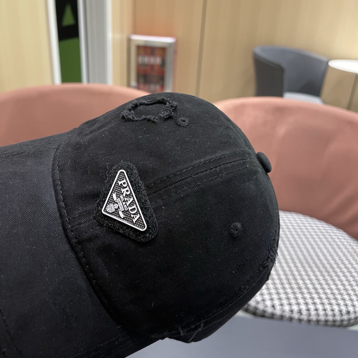 普拉达 PRADA 新品经典棒球帽 代购版本！时尚潮流，高端做工！非一般的品质，细节看实拍哦