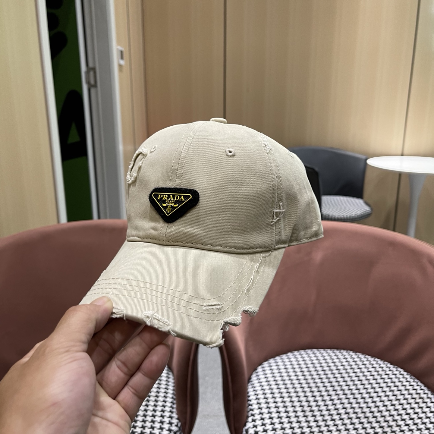 普拉达 PRADA 新品经典棒球帽 代购版本！时尚潮流，高端做工！非一般的品质，细节看实拍哦