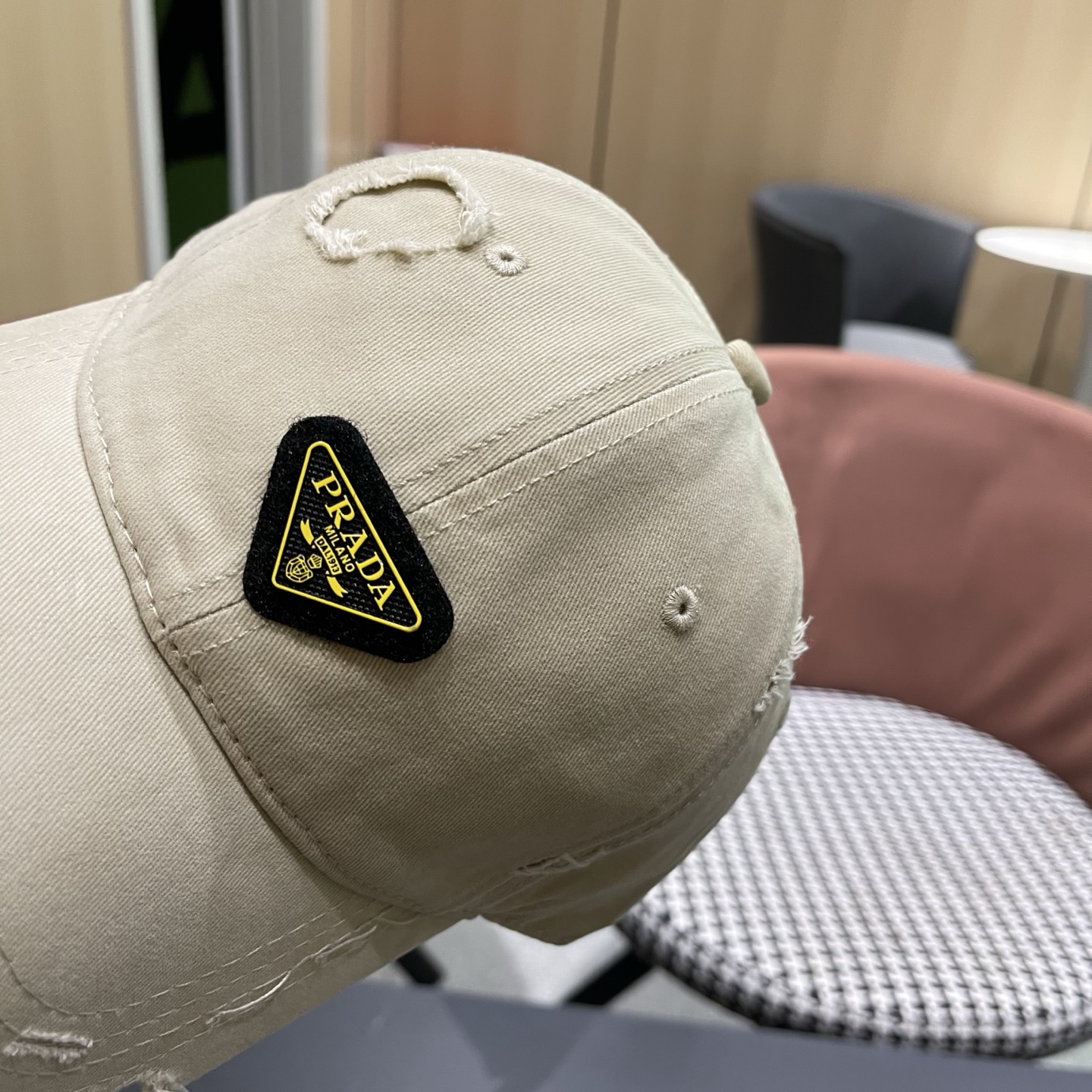 普拉达 PRADA 新品经典棒球帽 代购版本！时尚潮流，高端做工！非一般的品质，细节看实拍哦