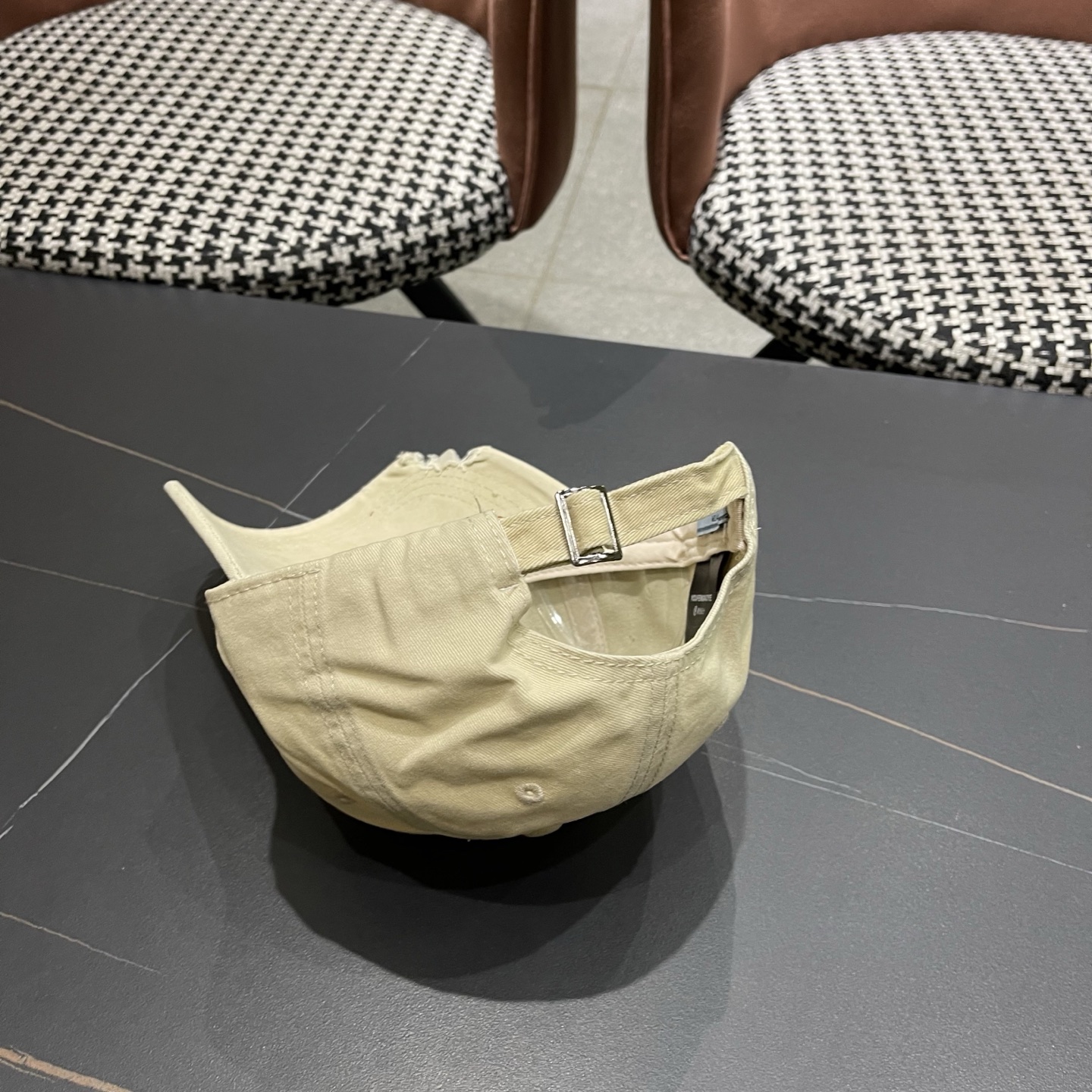 普拉达 PRADA 新品经典棒球帽 代购版本！时尚潮流，高端做工！非一般的品质，细节看实拍哦