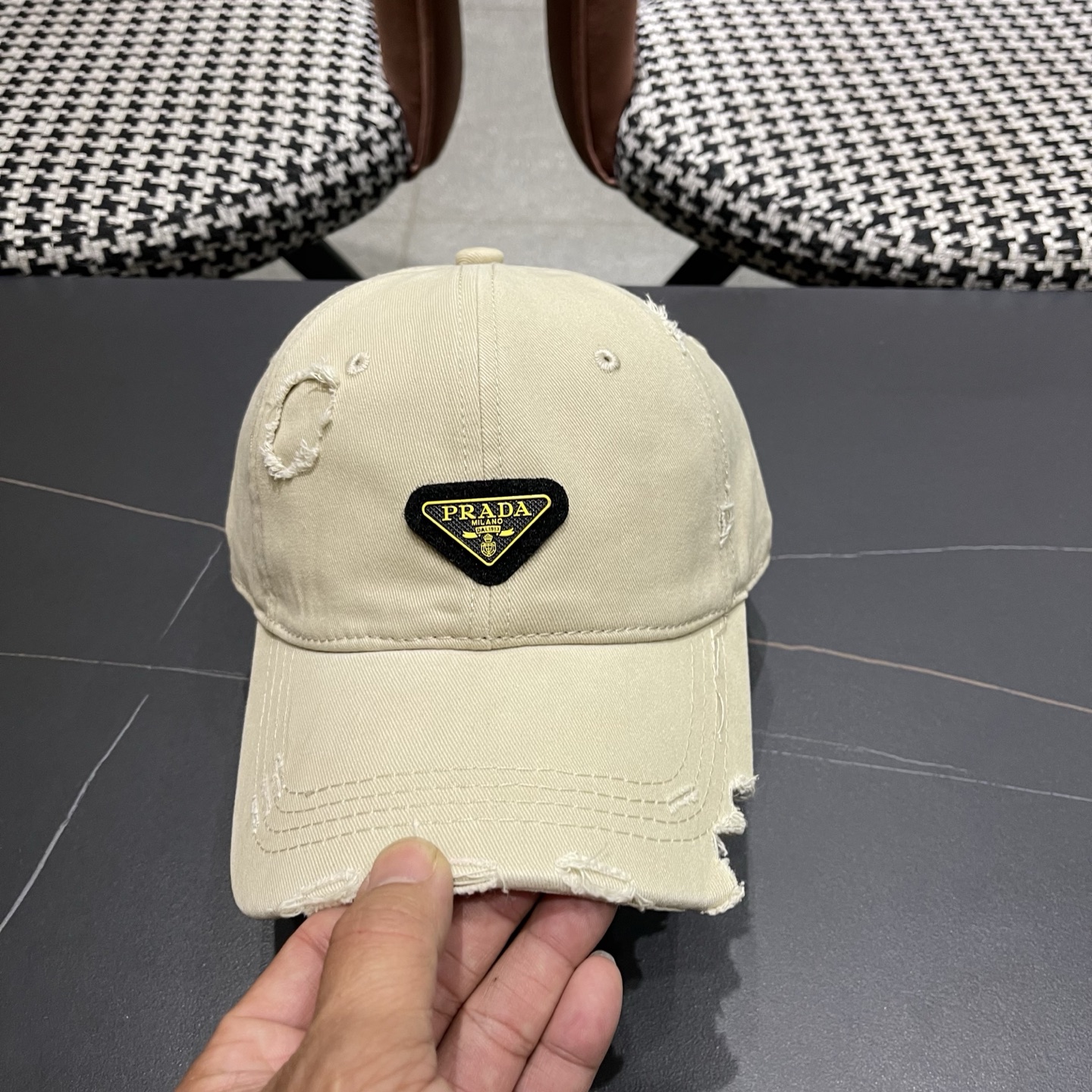 普拉达 PRADA 新品经典棒球帽 代购版本！时尚潮流，高端做工！非一般的品质，细节看实拍哦