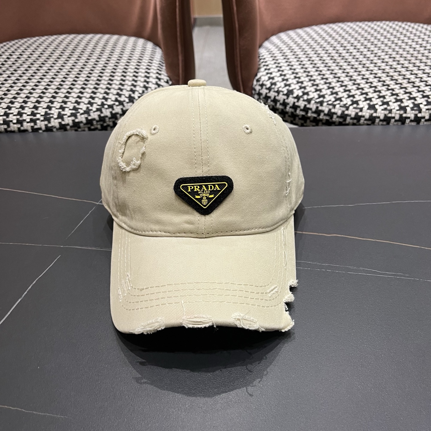 普拉达 PRADA 新品经典棒球帽 代购版本！时尚潮流，高端做工！非一般的品质，细节看实拍哦