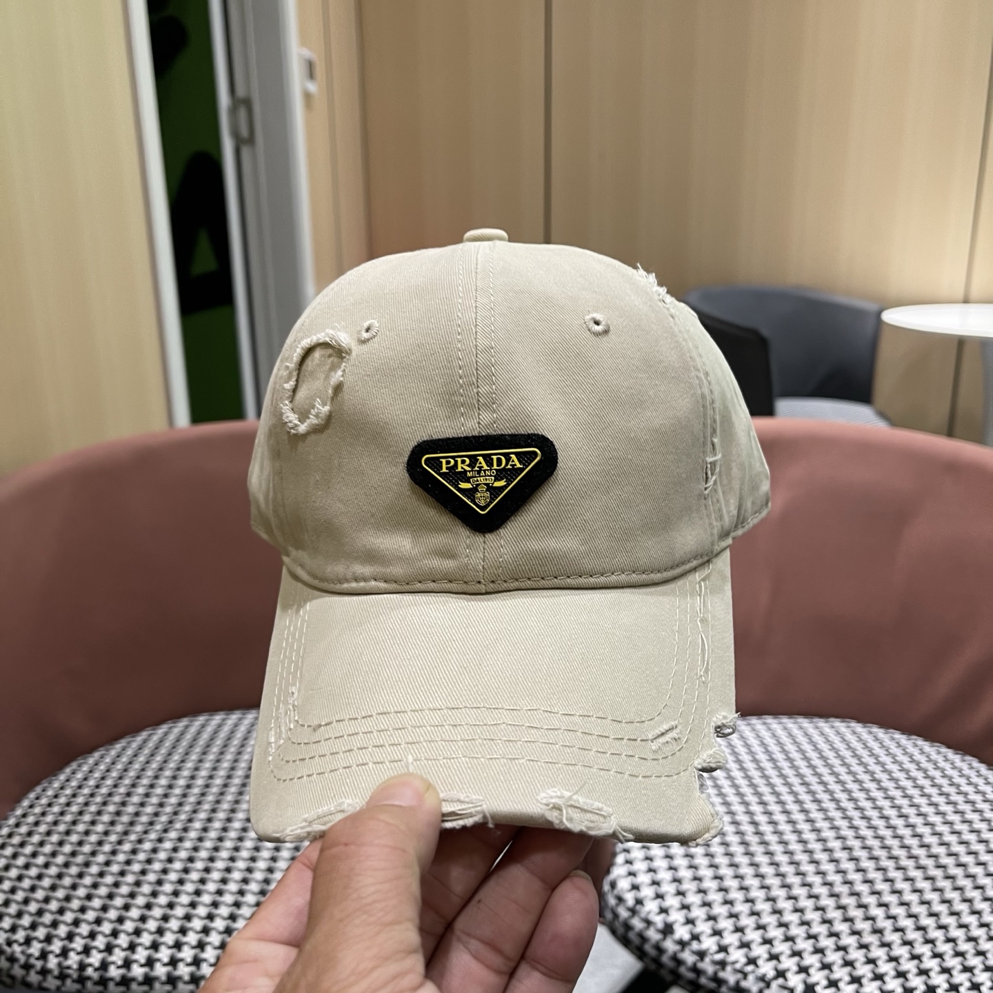 普拉达 PRADA 新品经典棒球帽 代购版本！时尚潮流，高端做工！非一般的品质，细节看实拍哦