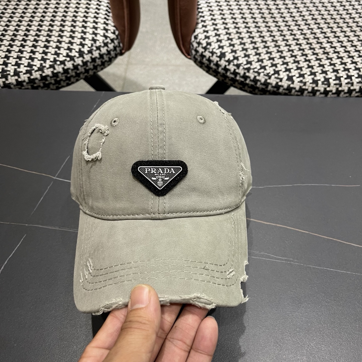 普拉达 PRADA 新品经典棒球帽 代购版本！时尚潮流，高端做工！非一般的品质，细节看实拍哦