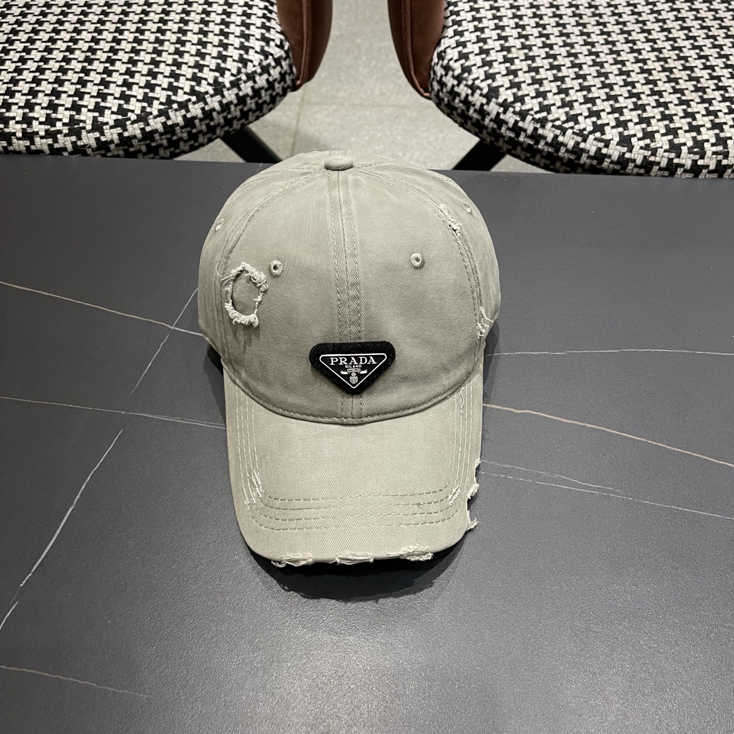 普拉达 PRADA 新品经典棒球帽 代购版本！时尚潮流，高端做工！非一般的品质，细节看实拍哦