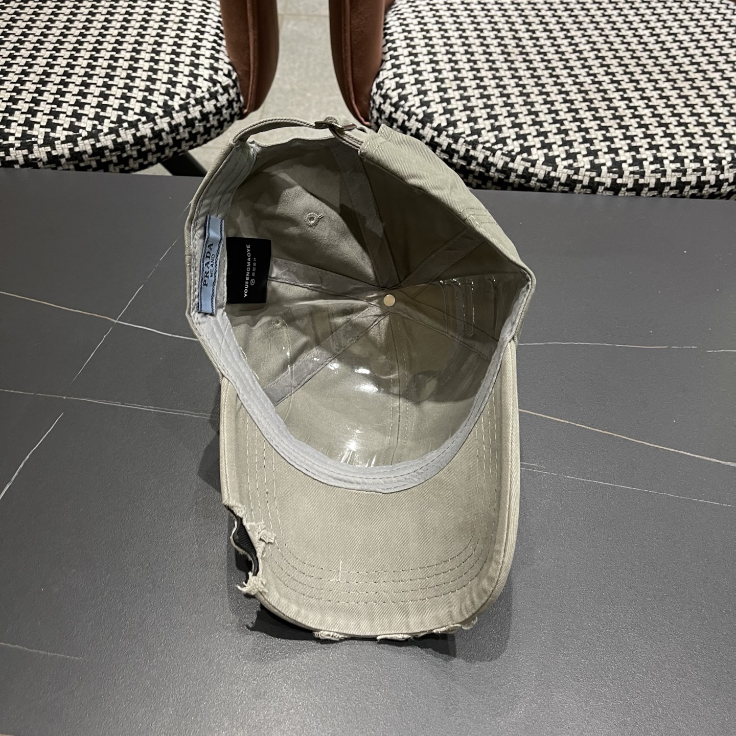 普拉达 PRADA 新品经典棒球帽 代购版本！时尚潮流，高端做工！非一般的品质，细节看实拍哦