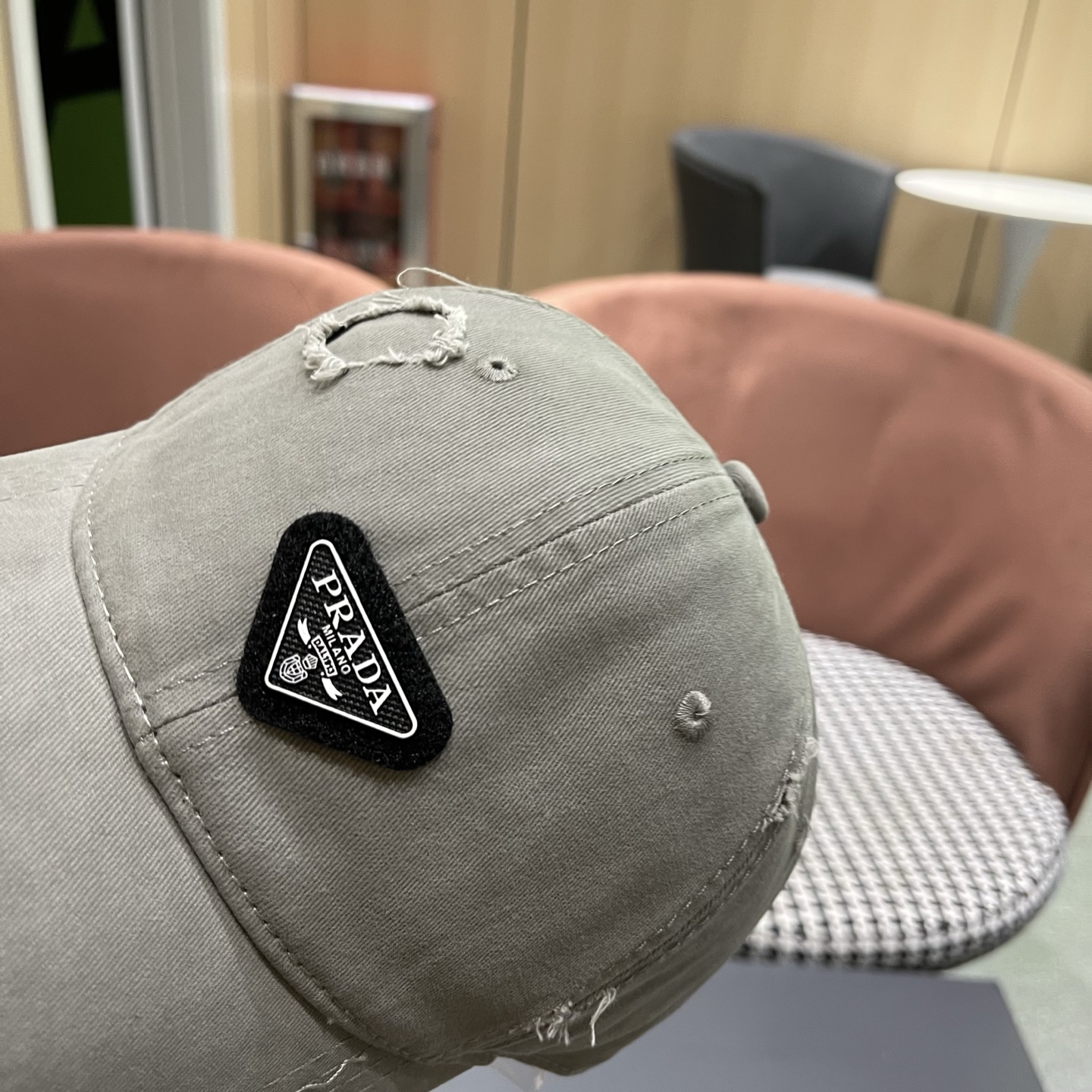 普拉达 PRADA 新品经典棒球帽 代购版本！时尚潮流，高端做工！非一般的品质，细节看实拍哦