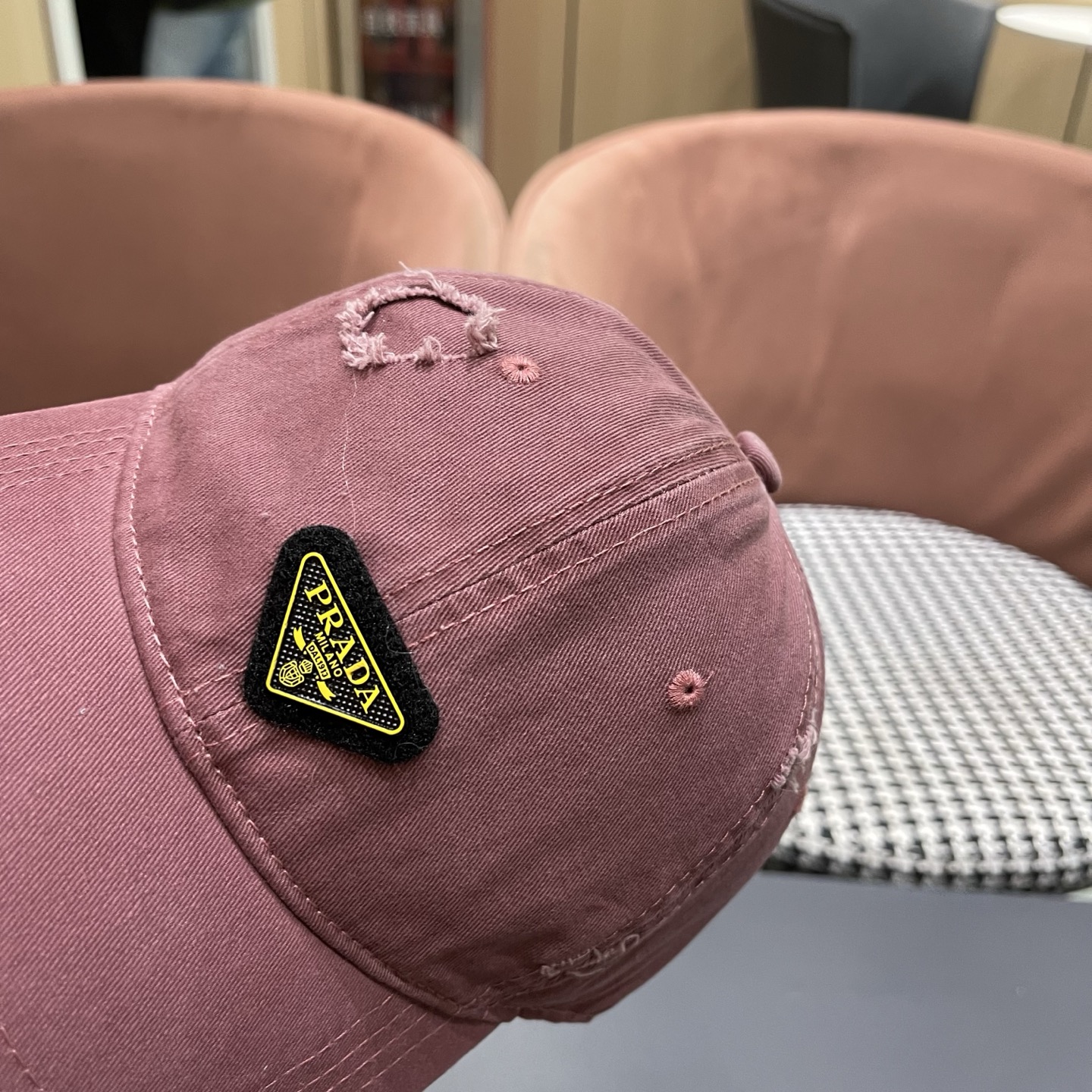 普拉达 PRADA 新品经典棒球帽 代购版本！时尚潮流，高端做工！非一般的品质，细节看实拍哦