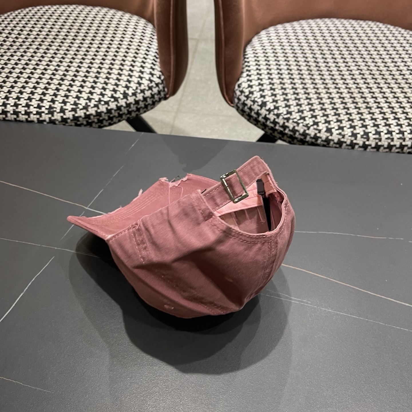 普拉达 PRADA 新品经典棒球帽 代购版本！时尚潮流，高端做工！非一般的品质，细节看实拍哦